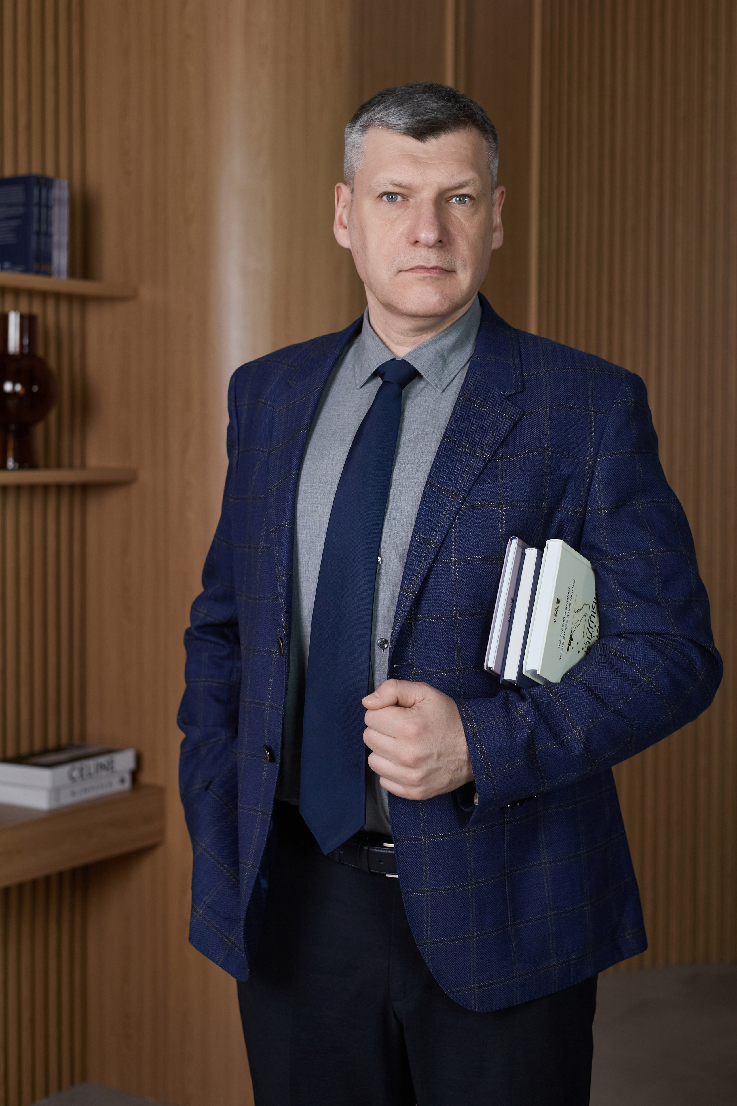 Контент для психотерапевта и автора книг Алексея Козлова. Фотопродакшн продающего контента