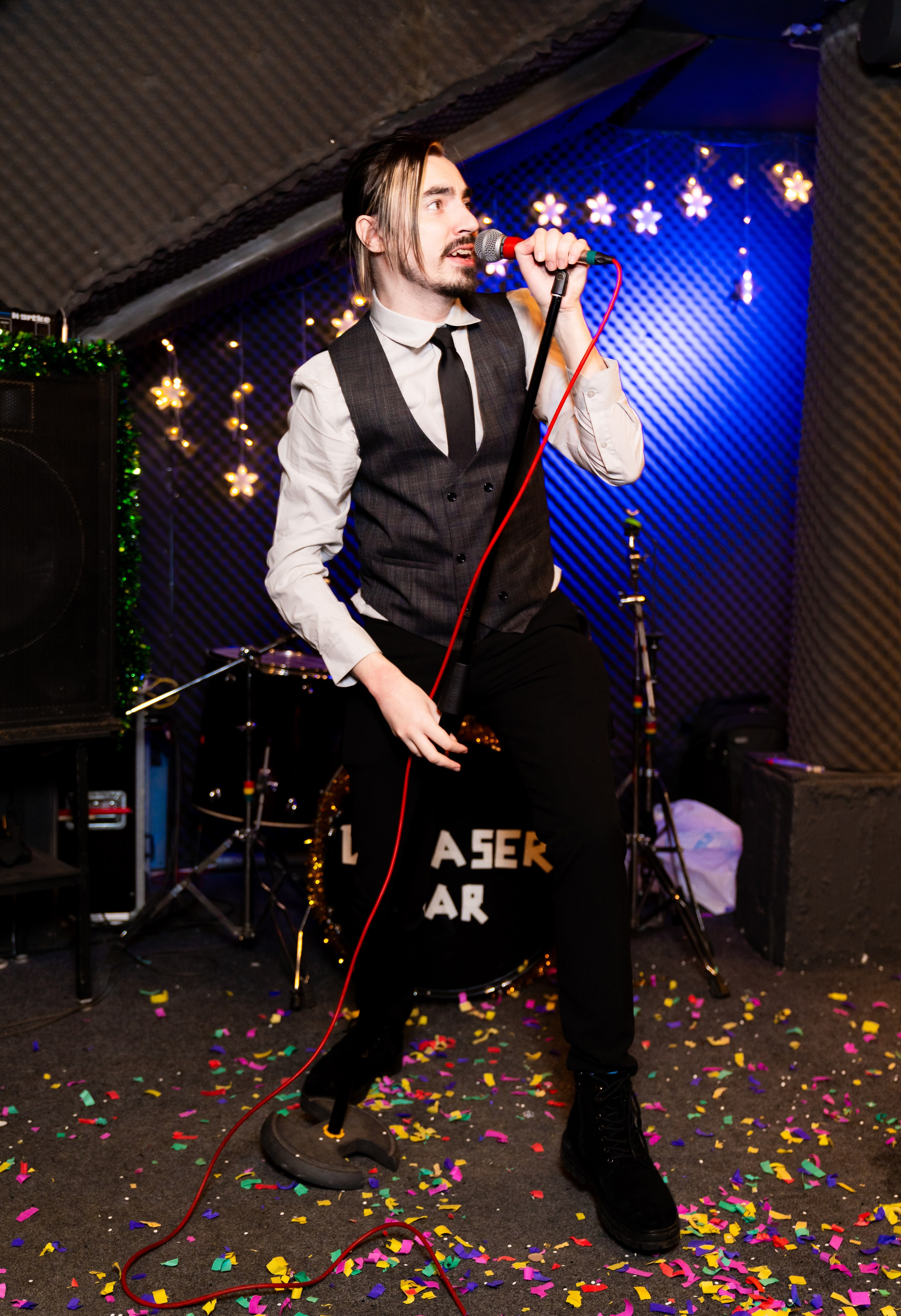 Новый год 2026. Новогодняя ночь 2026 в баре Дебошир (Debaser). Репортажный, street и urban фотограф в Санкт-Петербурге Мальцев Евгений