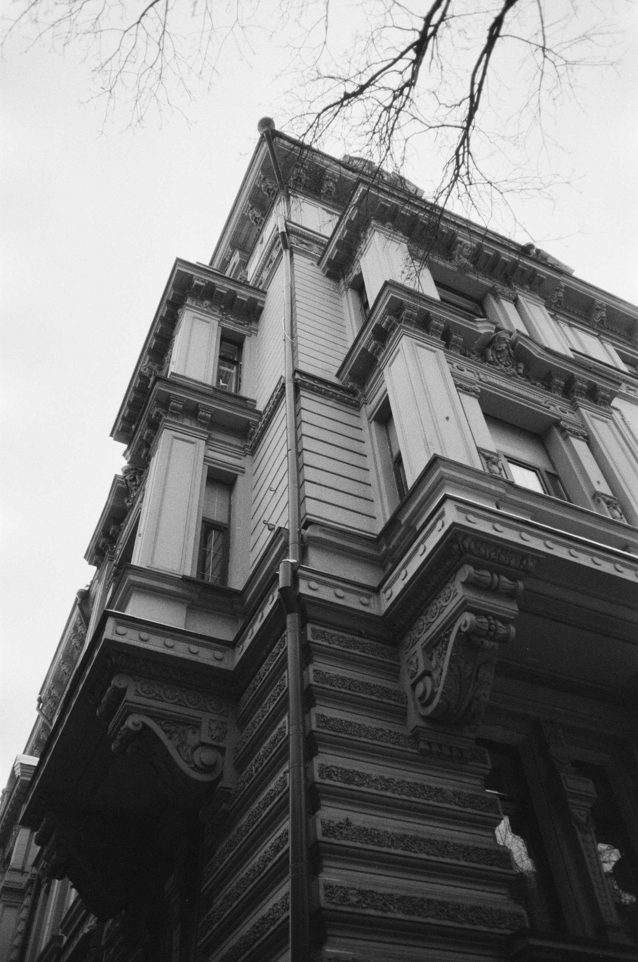 Воздвиженка / Voigtlander Bessa-T — Ultron 28 mm f2 / Fomapan 400 BW