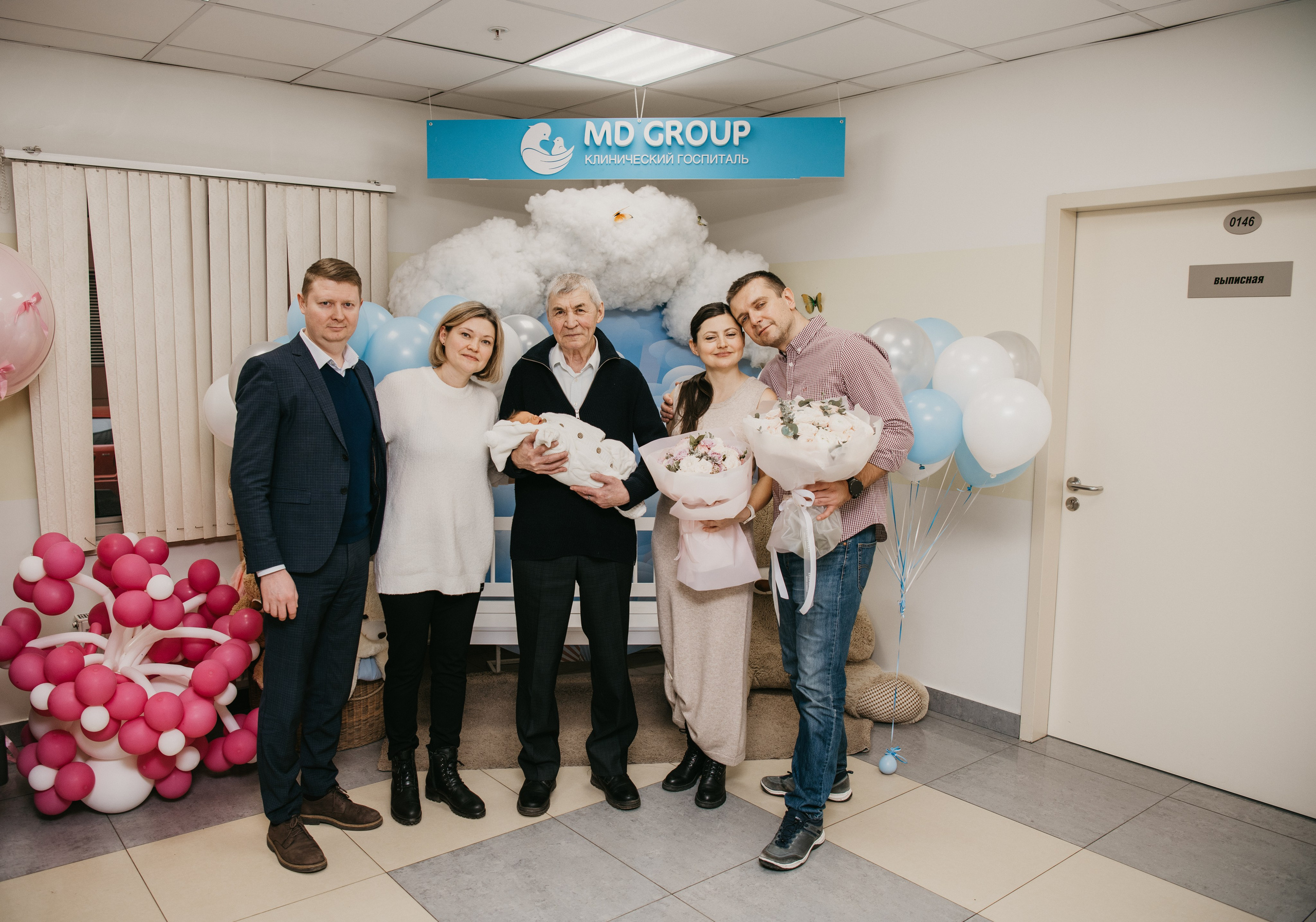Выписка малыша. Мать и дитя на Севастопольском. Фотограф на выписку из роддома в Москве и МО
