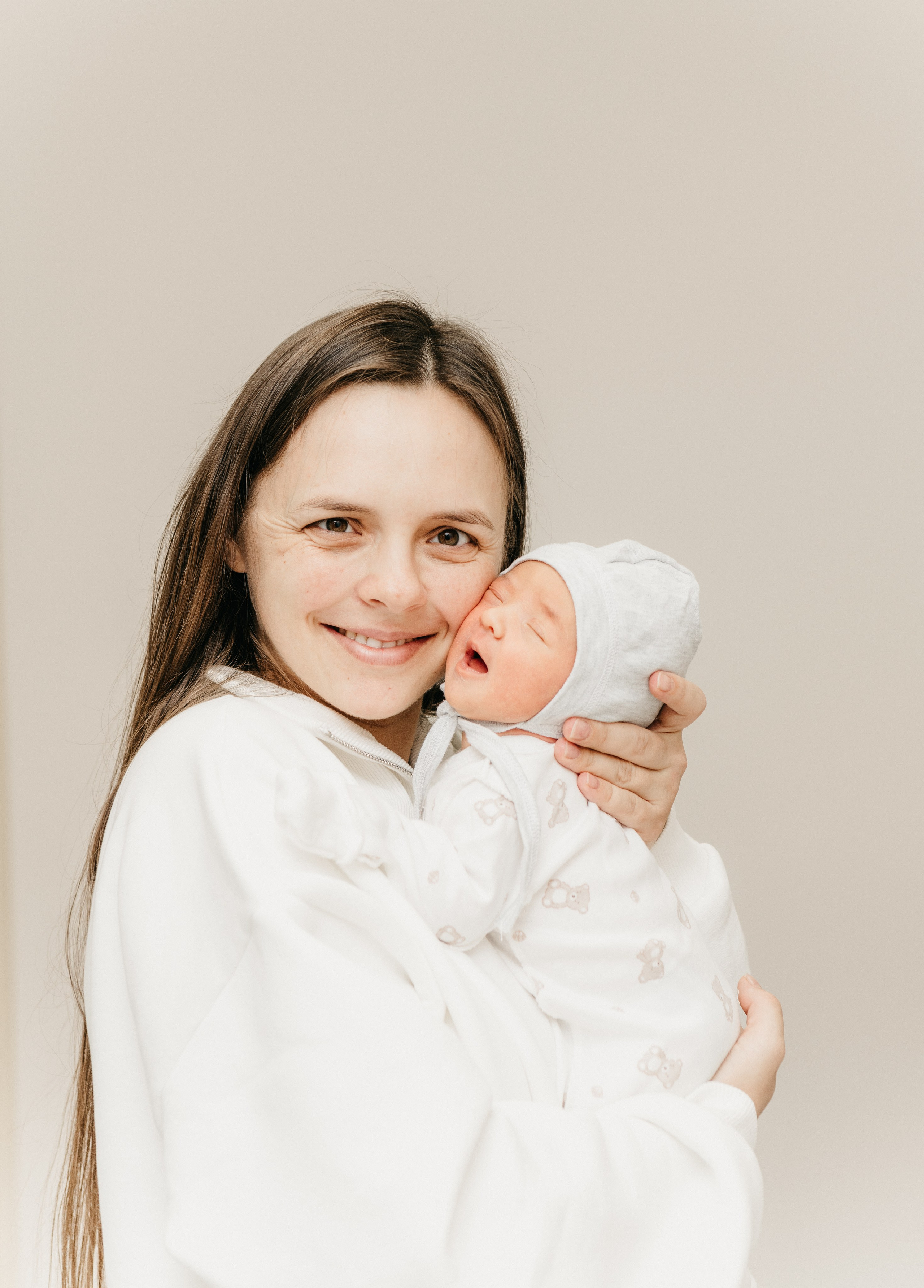 Выписка малышки. Мать и дитя на Севастопольском. Фотограф на выписку из роддома в Москве и МО