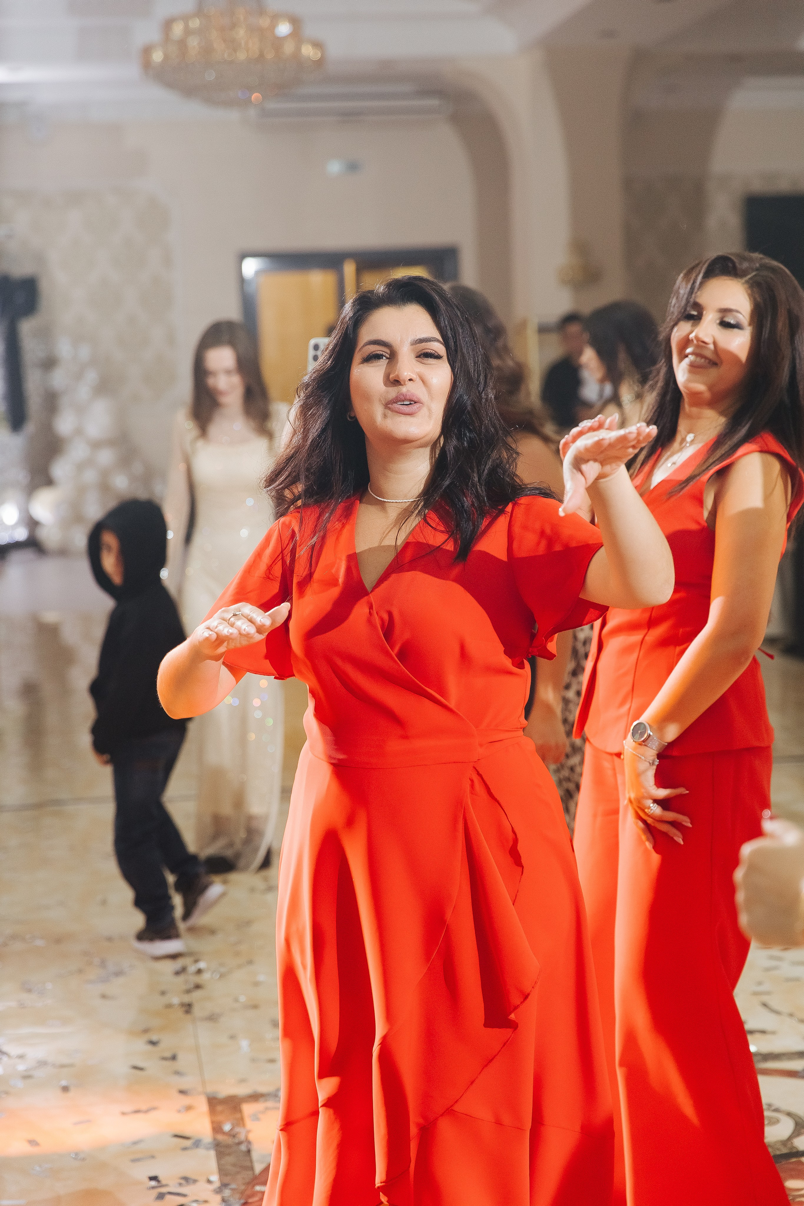 Ани и Назели. 35&5 День рождения, «Янтарь». Фотограф в Красноярске Надежда Воскресенская