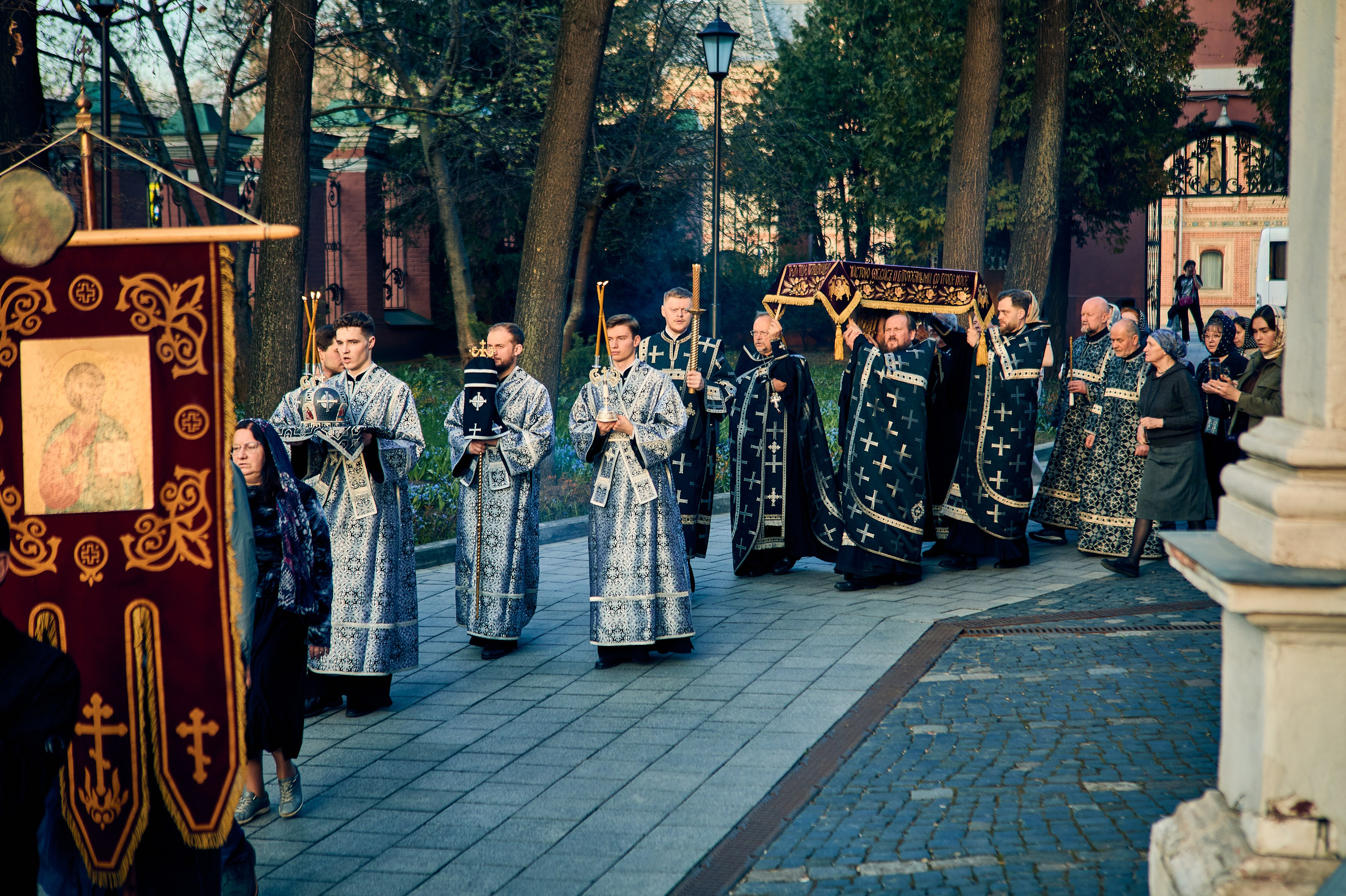 Утреня Погребение Спасителя. DMITRY MOISEENKO — фотограф, художник, топ-стилист