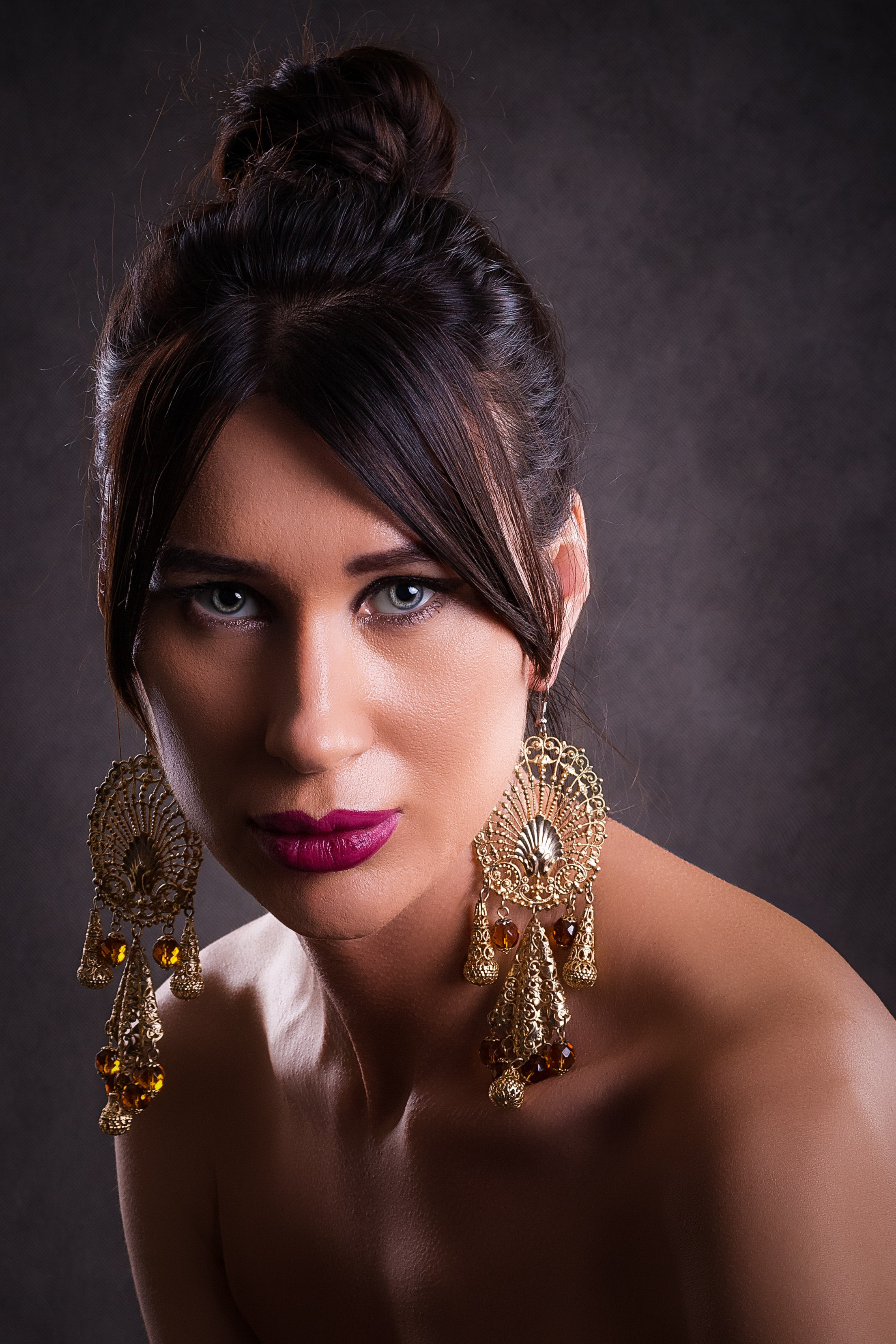 Все виды и любой сложности: Стрижки, Колористика, Укладки, Вечерние прически. DMITRY MOISEENKO — фотограф, художник, топ-стилист