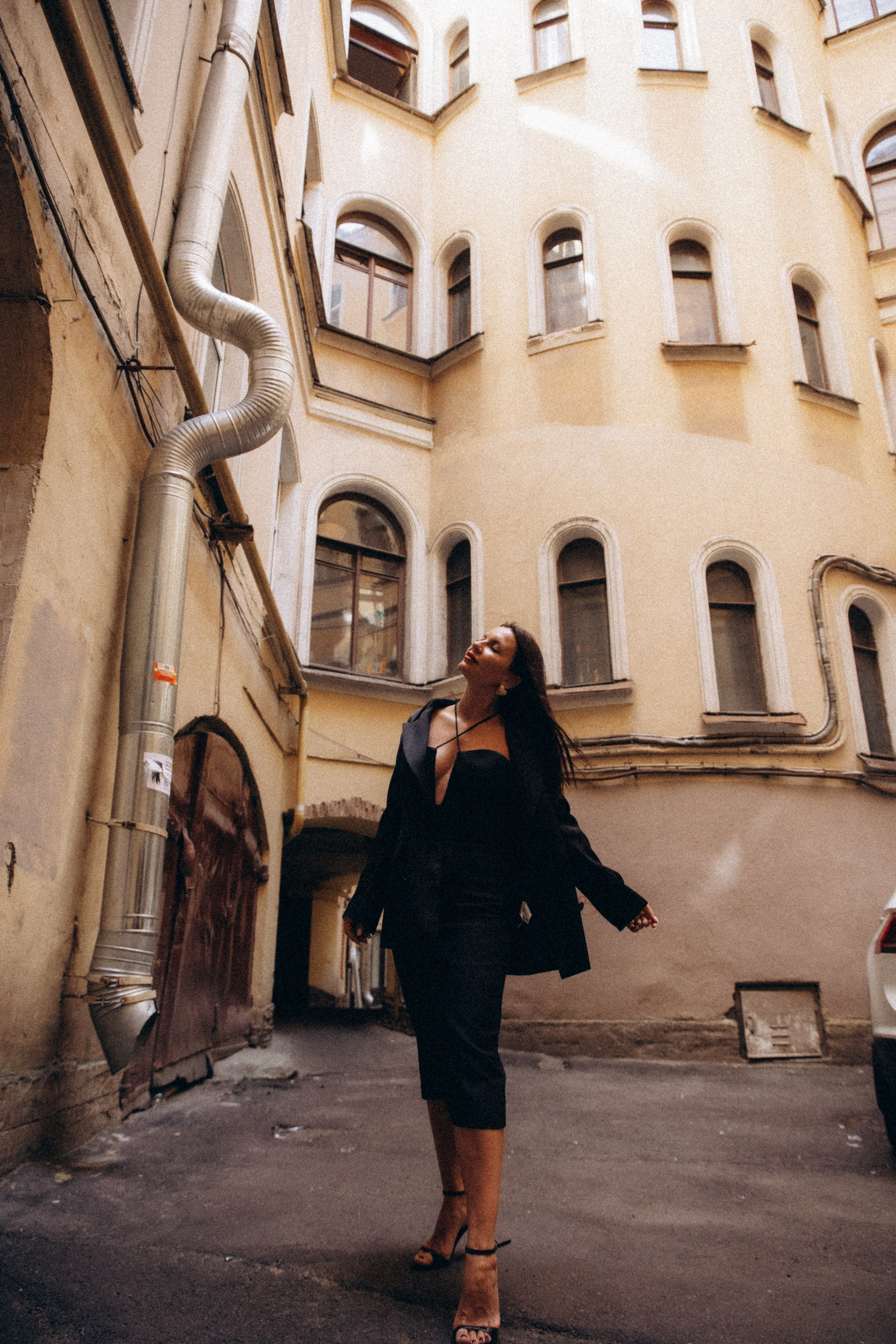 Ольга, прогулка по Фонтанке и фотосессия в парадной Ромашка. Фотограф в Санкт-Петербурге Разиля Идиятуллина