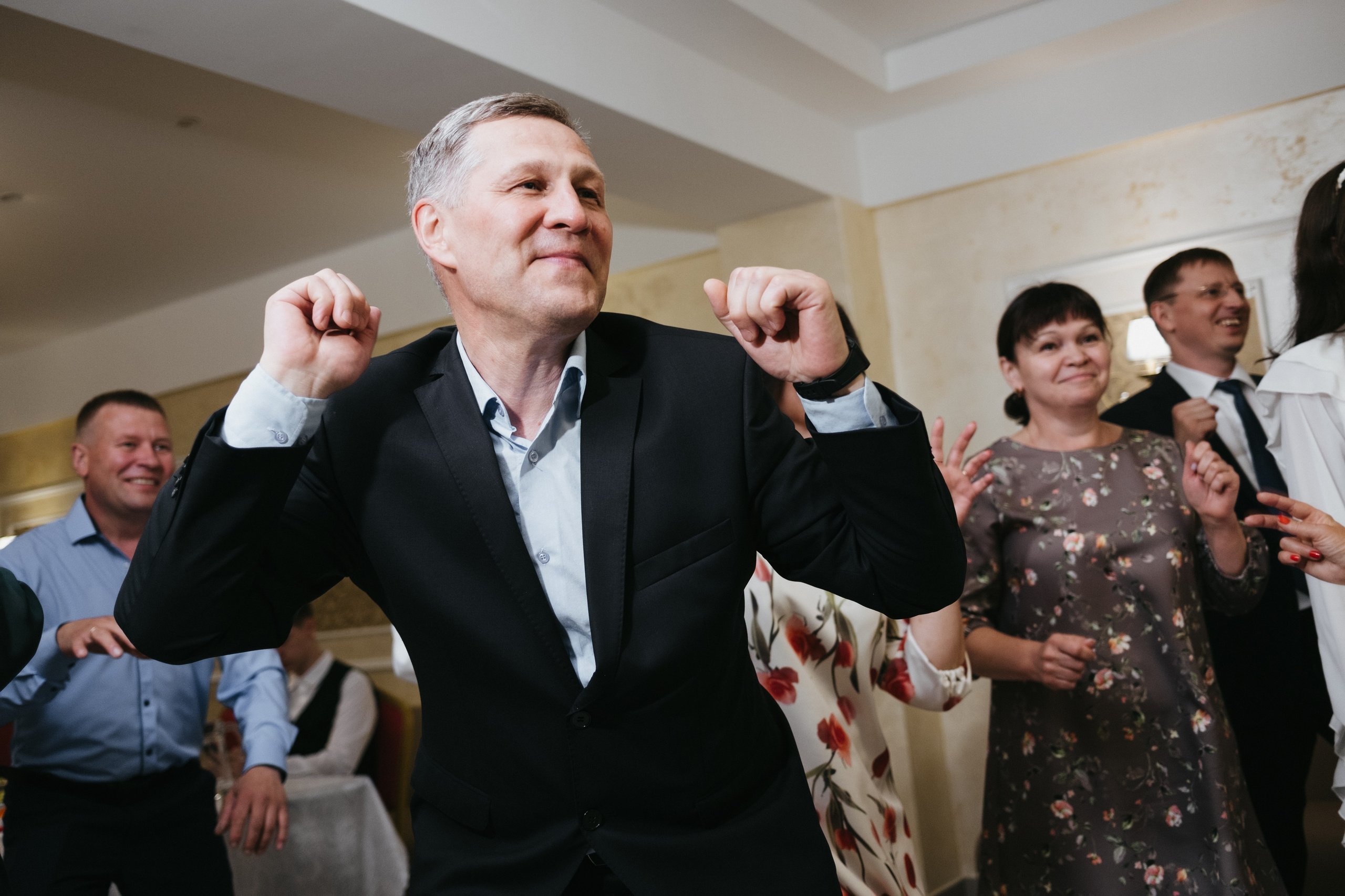 Выпускной 11 класс школы № 30. Свадебный и репортажной фотограф Денис Ожигин в Краснодаре и Краснодарском крае