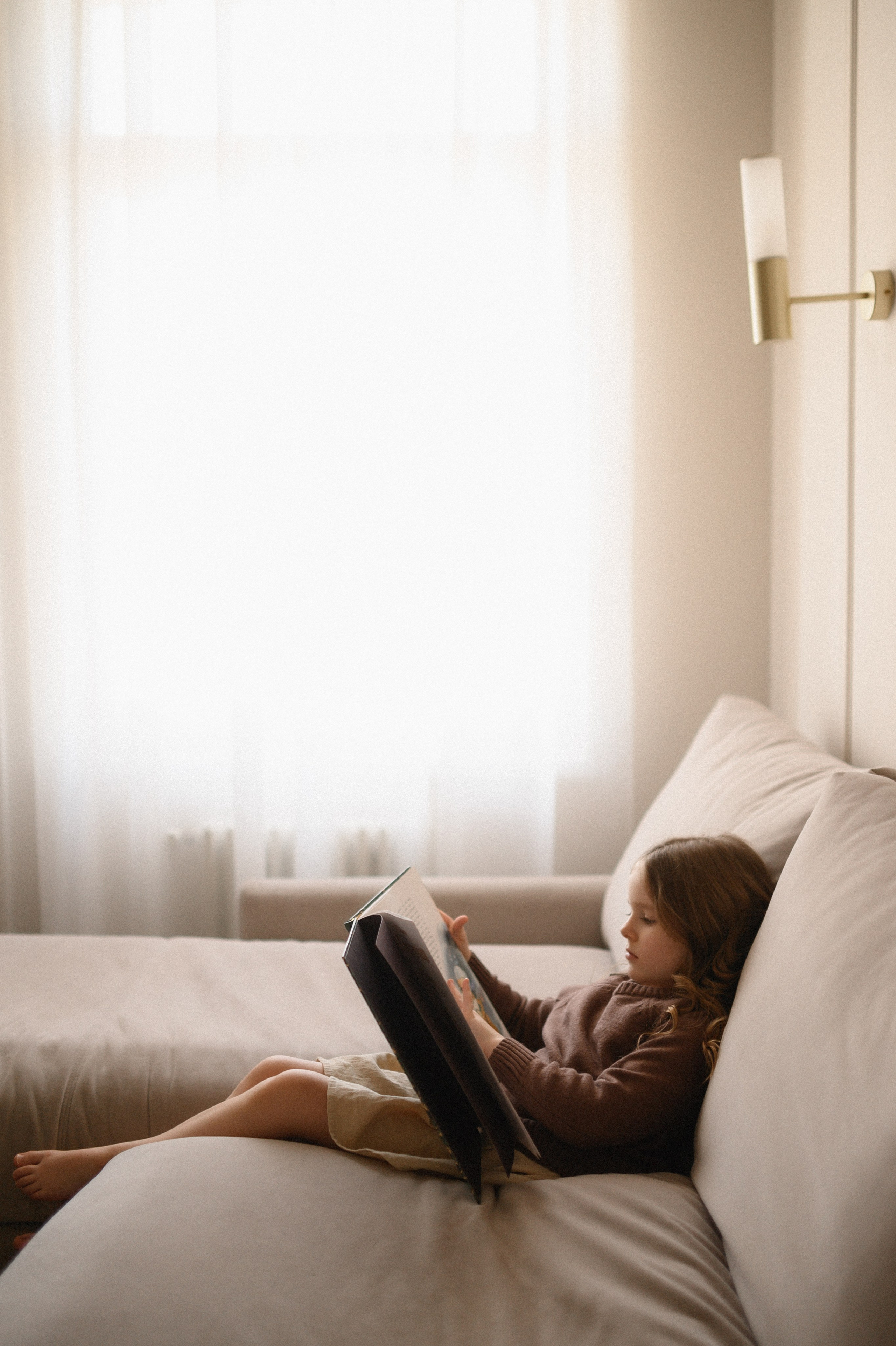 Валентин, Ирина, Евсей, Кира и Агата дома. Семейный и свадебный lifestyle-фотограф в Москве Мария Петрова