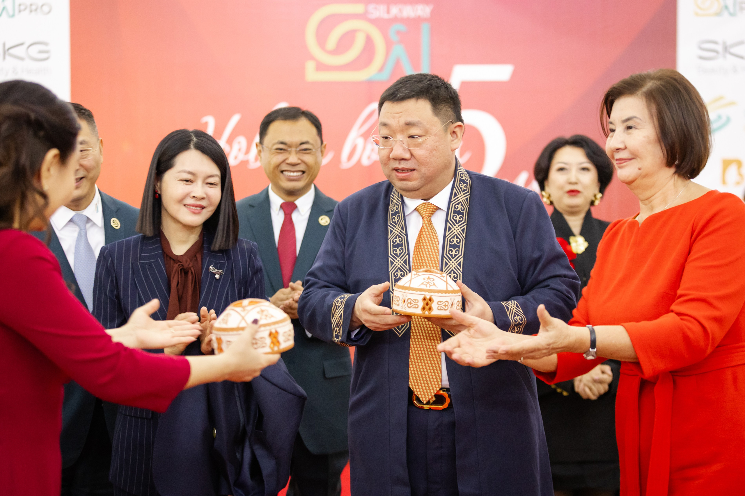 Фотосъемка мероприятия Юбилей компании SilkWay в Алматы. Коммерческий и репортажный фотограф в Алматы — Jora Abramov