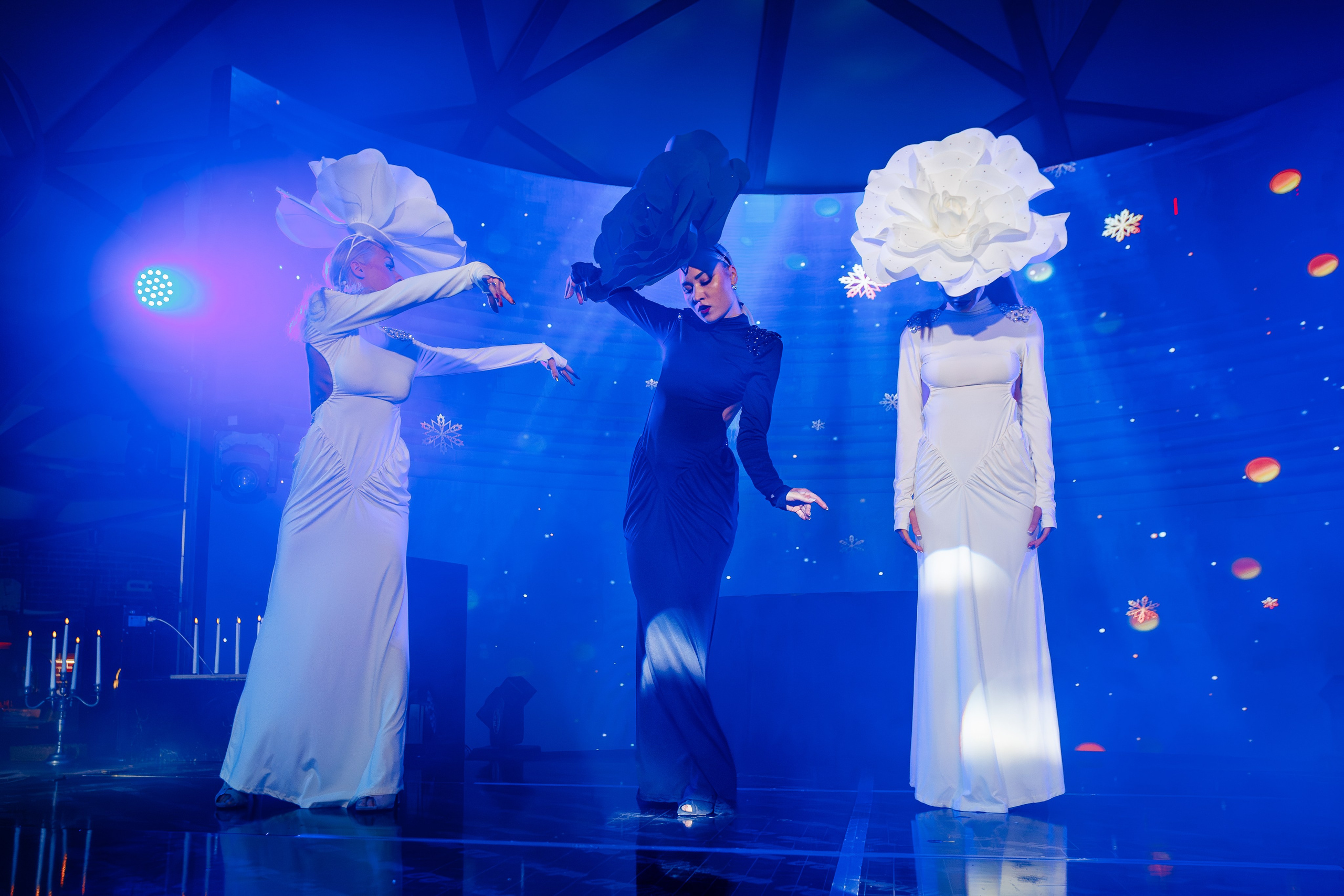 Новогодняя шоу-программа «MAGIC TIME» в PTIZZA BAR_Ялта_31.12.2025. Аминов Руслан | Фотограф