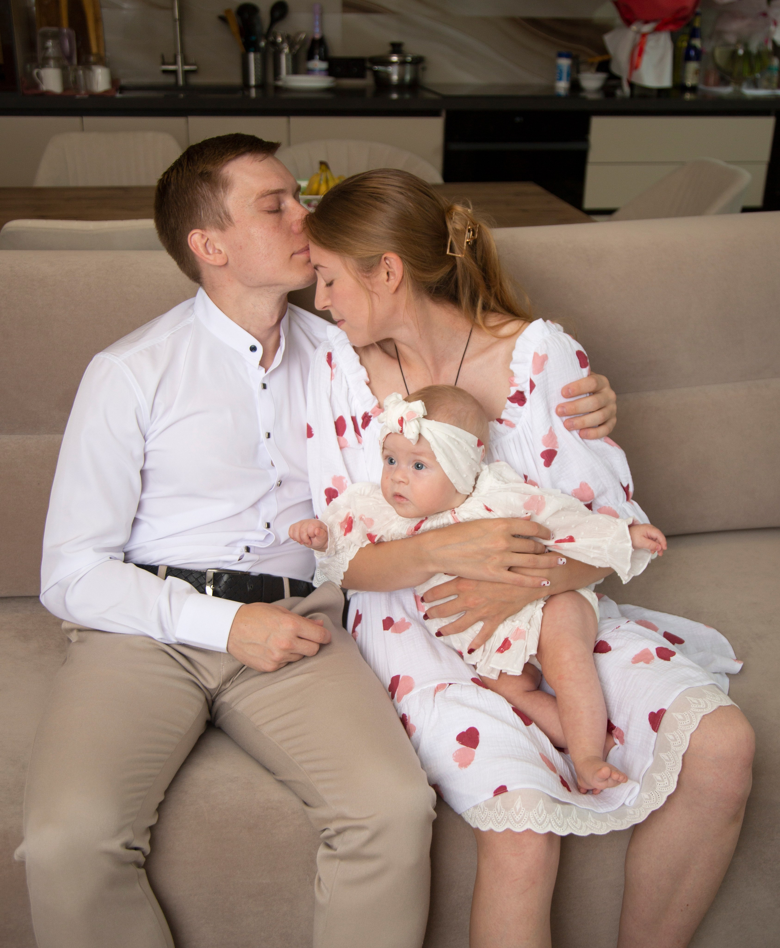 Семейная фотосессия с детьми в Москве дома. Фотосессия в студии в Москве от профессионального фотографа услуги по доступным ценам