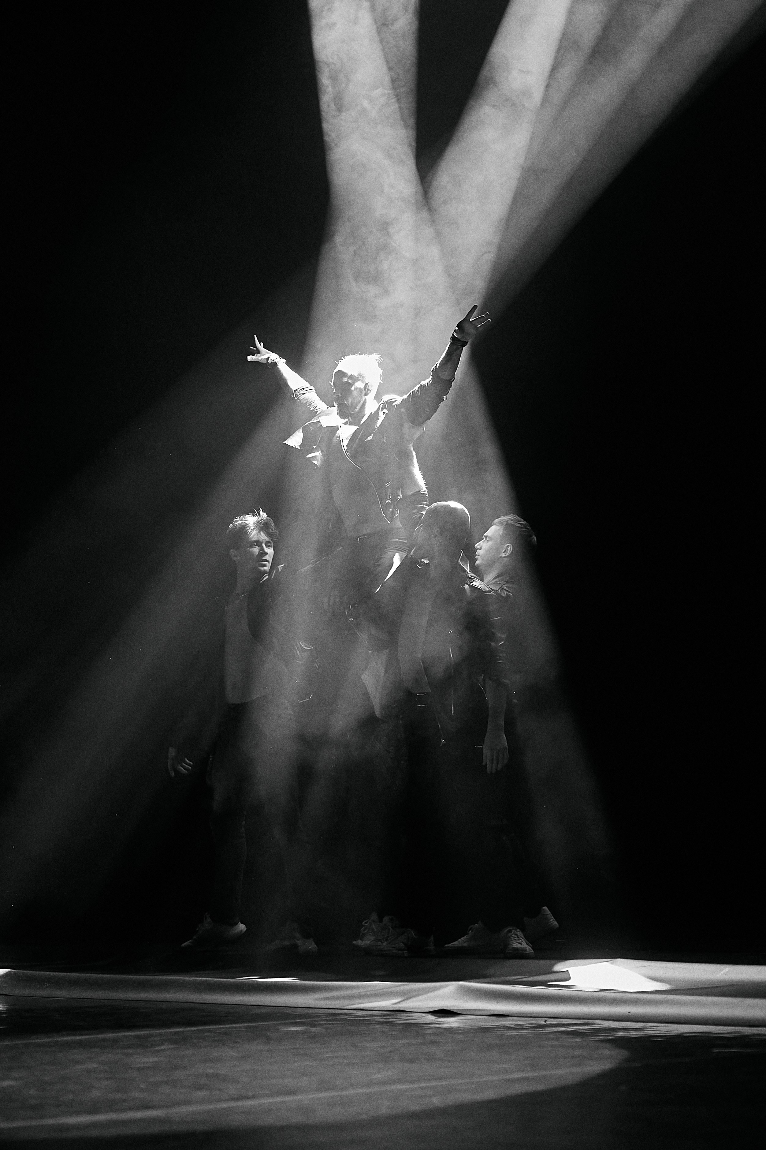 Шоу под дождем. Фотограф Ярославль — Роман Андреев