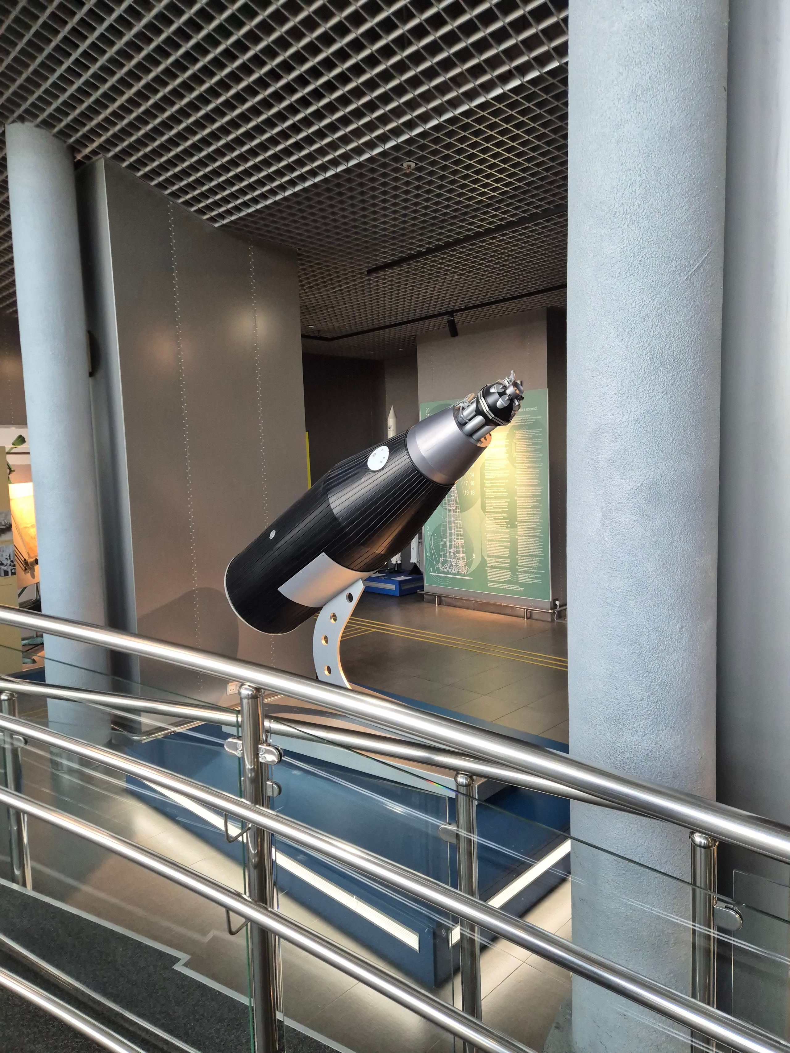 В коллекции есть и такие экспонаты - небольшой атомный реактор, для обеспечения орбитальной станции электричеством