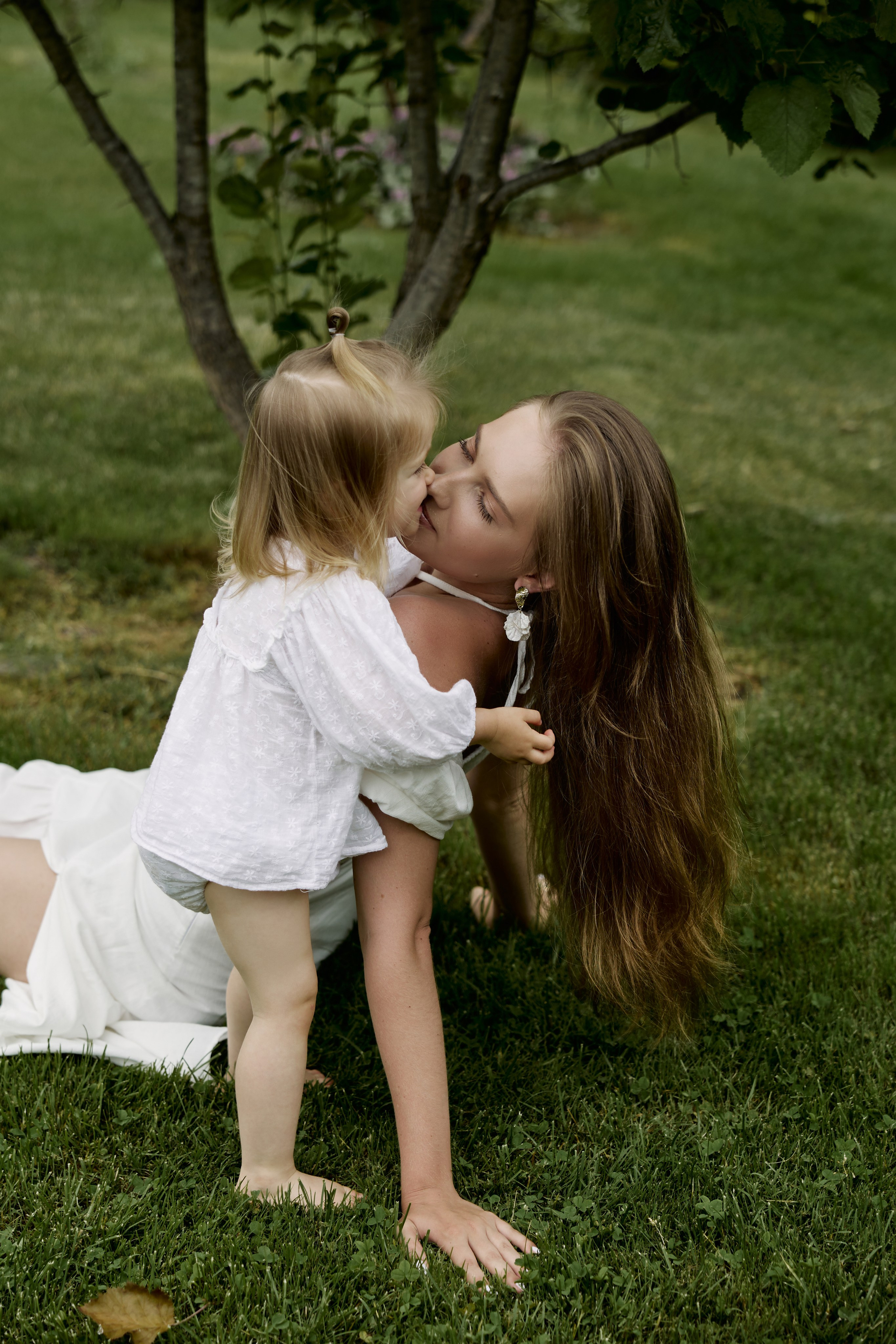 Прогулка в саду. Семейный фотограф и фотограф беременности во Владивостоке