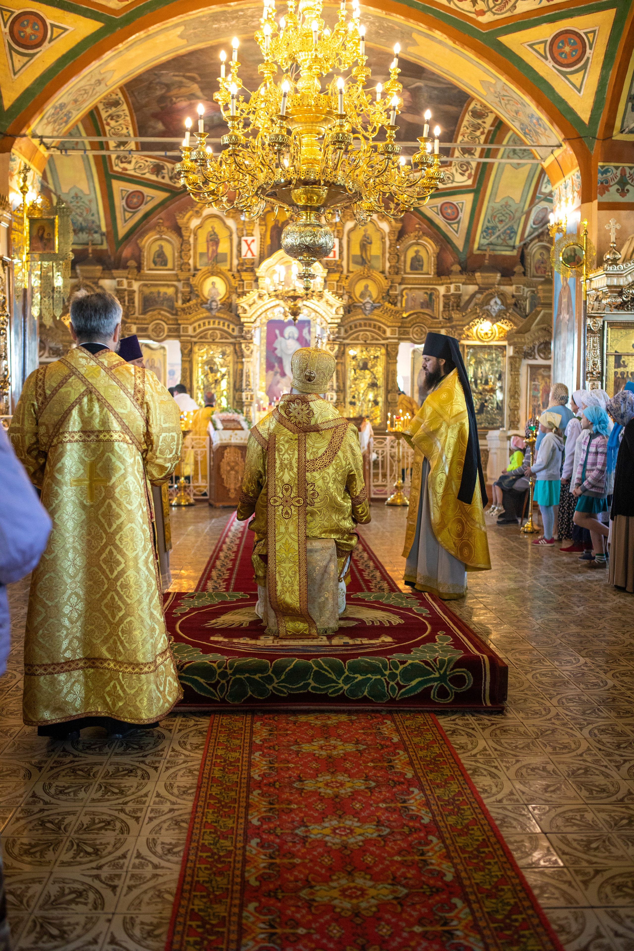 Служба епископа Александровского и Юрьев-Польского Иннокентия. Арт- фотограф Москва