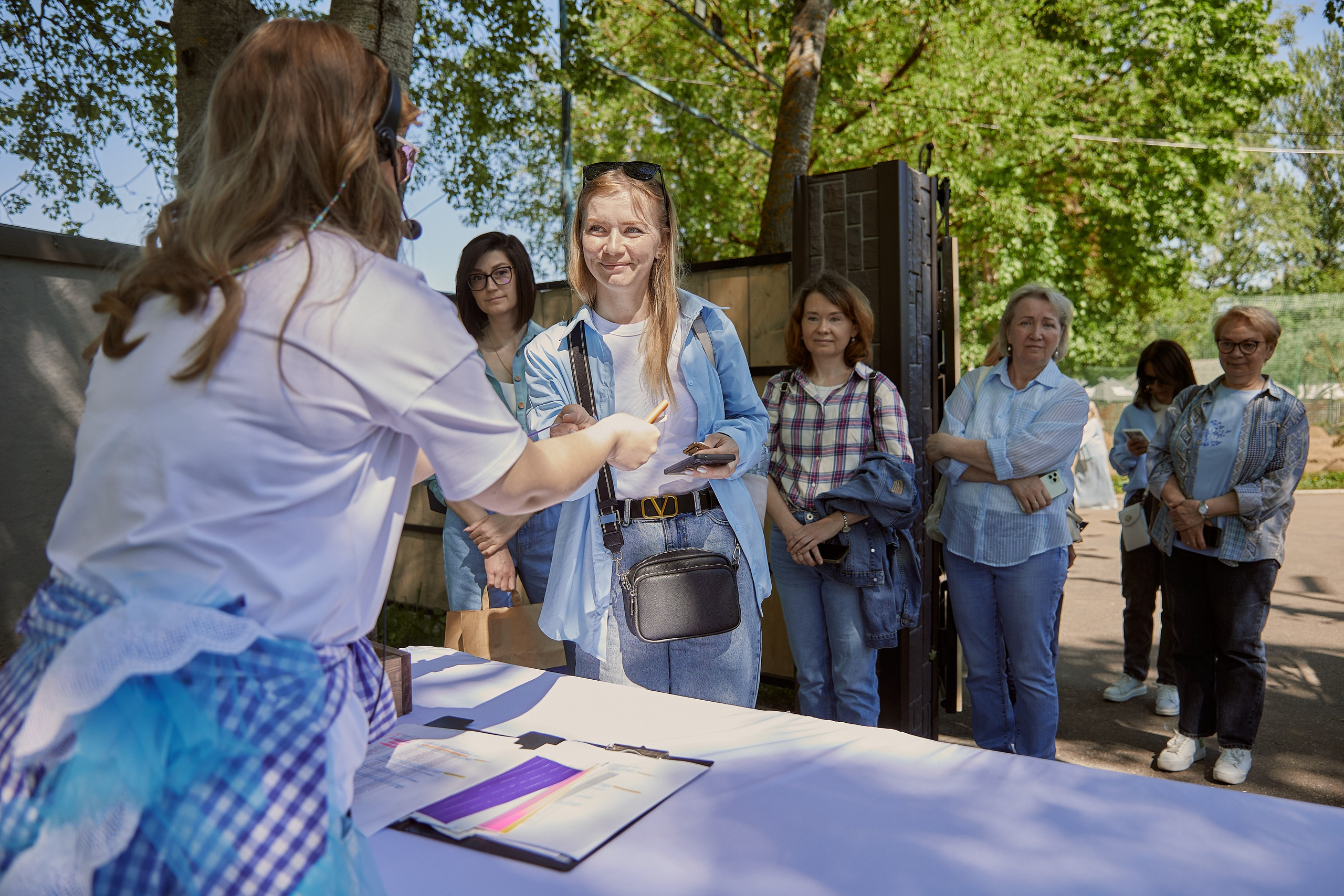 Выпускной Karneeva.online 2024. Репортажный и семейный фотограф Ухова Наталья в Москве