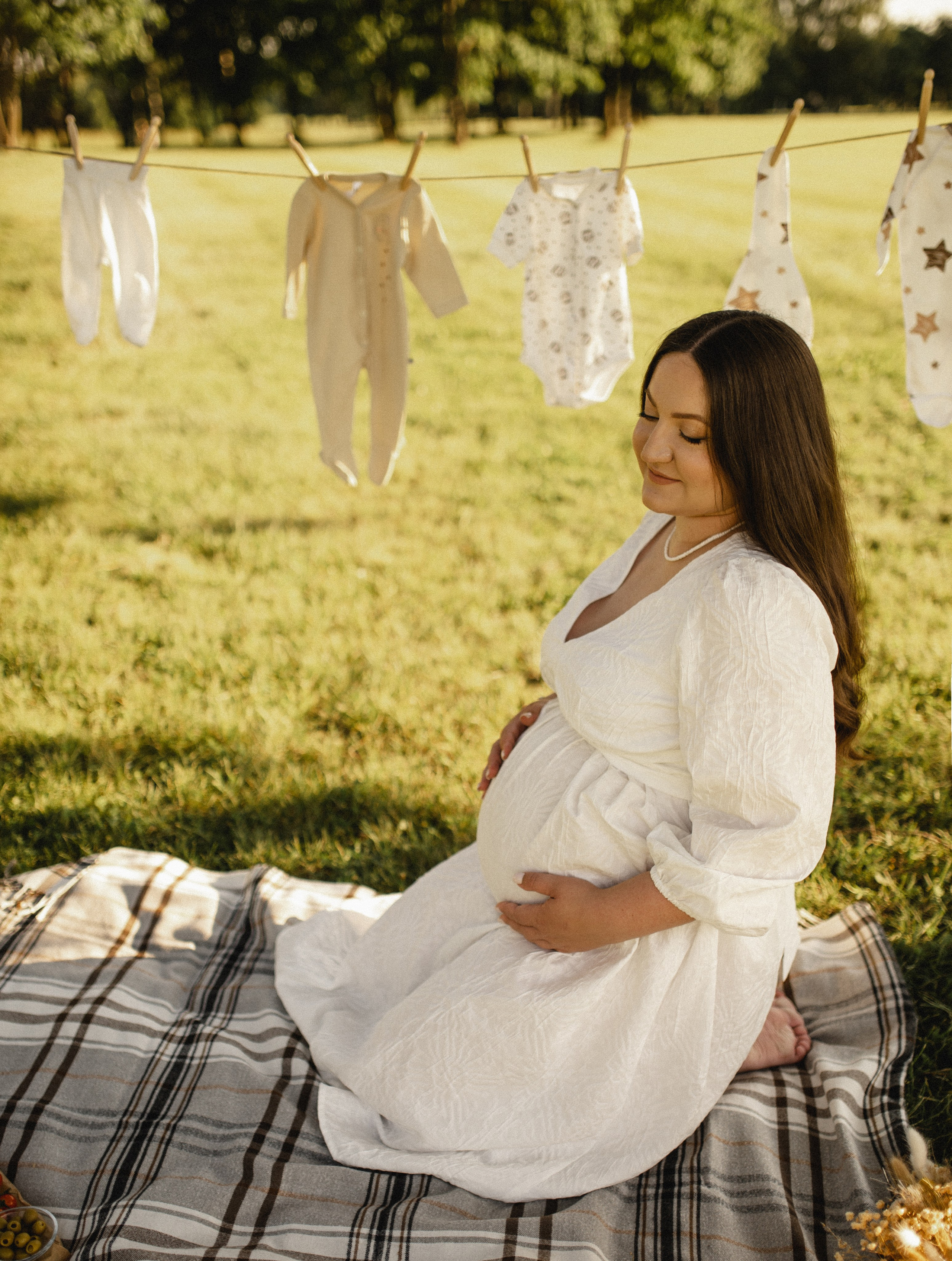 Фотосессия беременности на природе в парке Москвы. Семейная фотосессия Бутово Москва фотограф Алина Морщагина