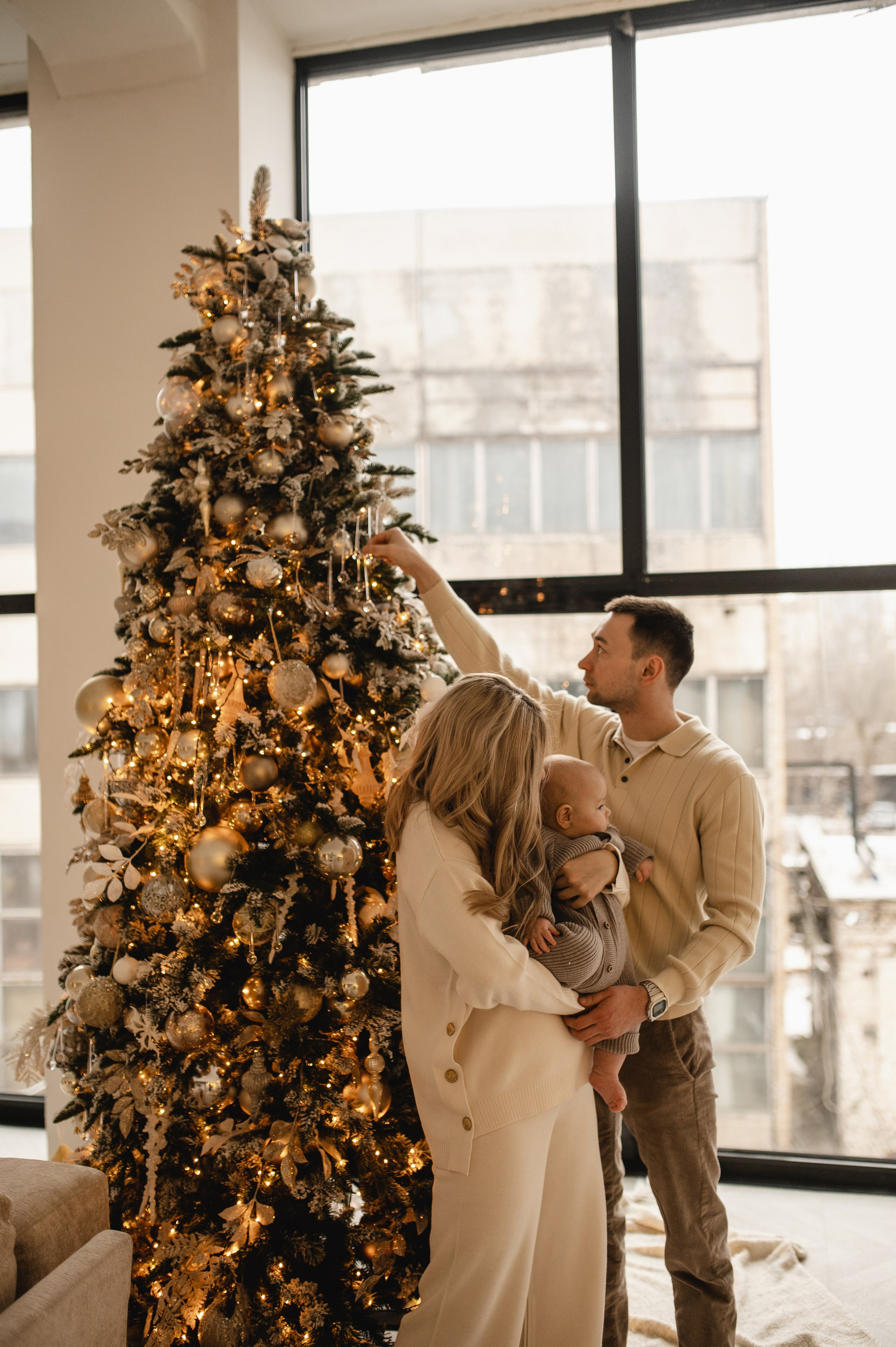 Новогодняя фотосессия в студии с малышом 6 месяцев в Бутово. Семейная фотосессия Бутово Москва фотограф Алина Морщагина