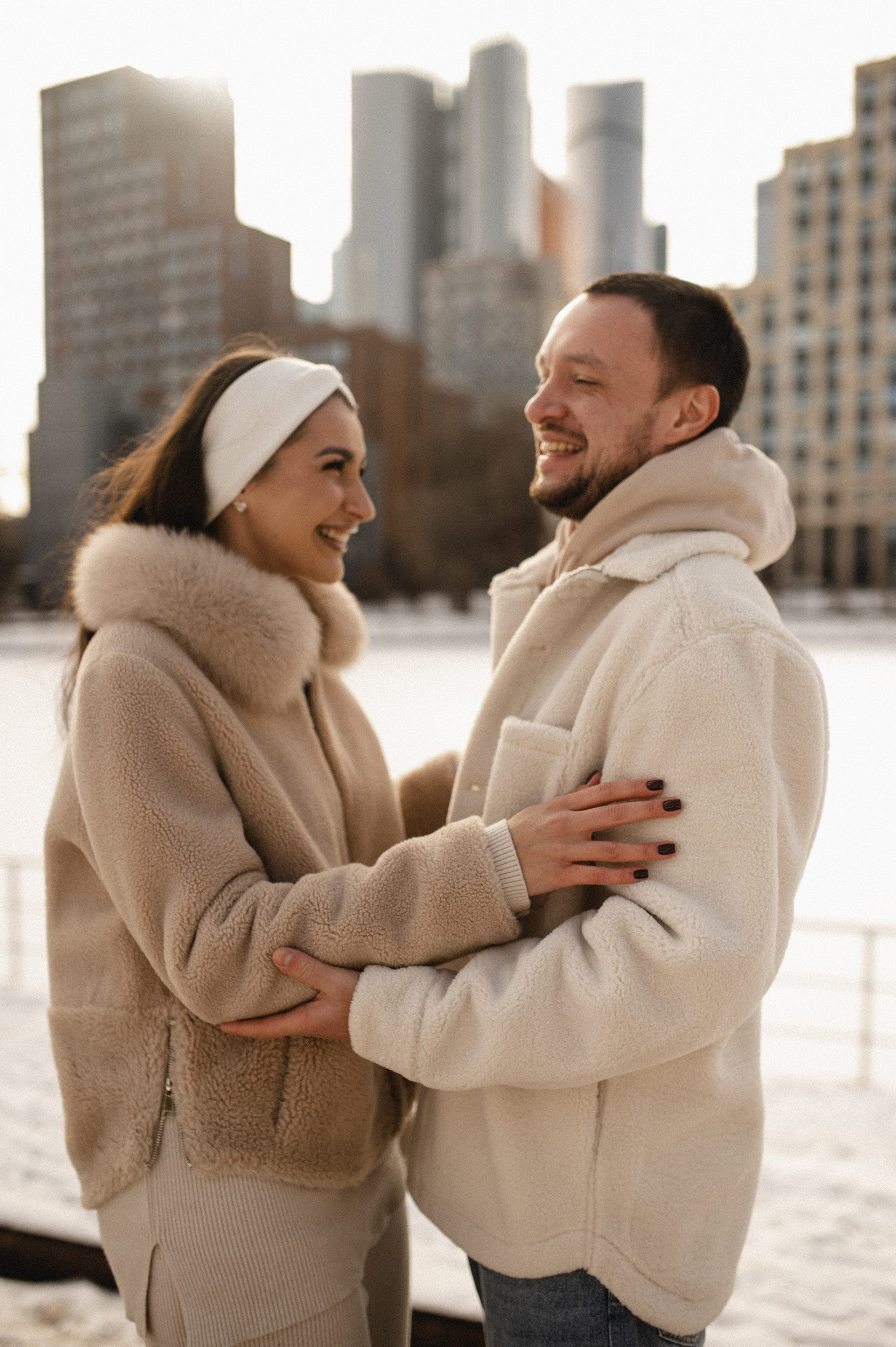 Лавстори стрит фотосессия в зимней Москве. Семейная фотосессия Бутово Москва фотограф Алина Морщагина