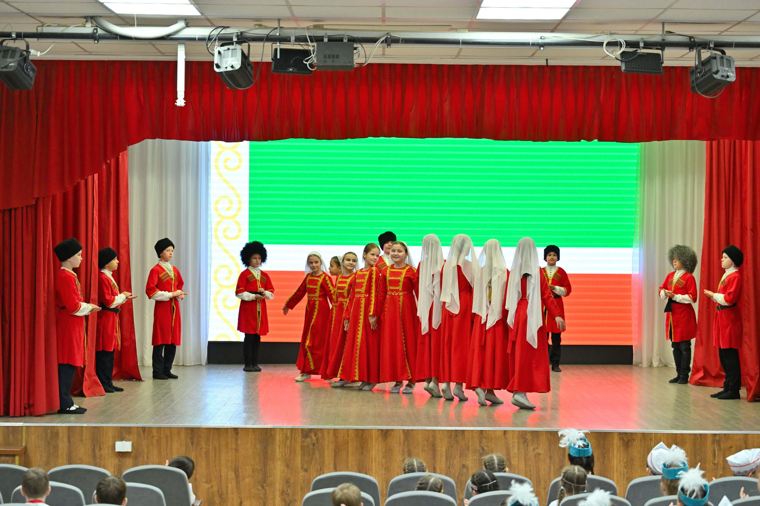 2025-11-21 День семьи 127. Снежинск фото Андрианов