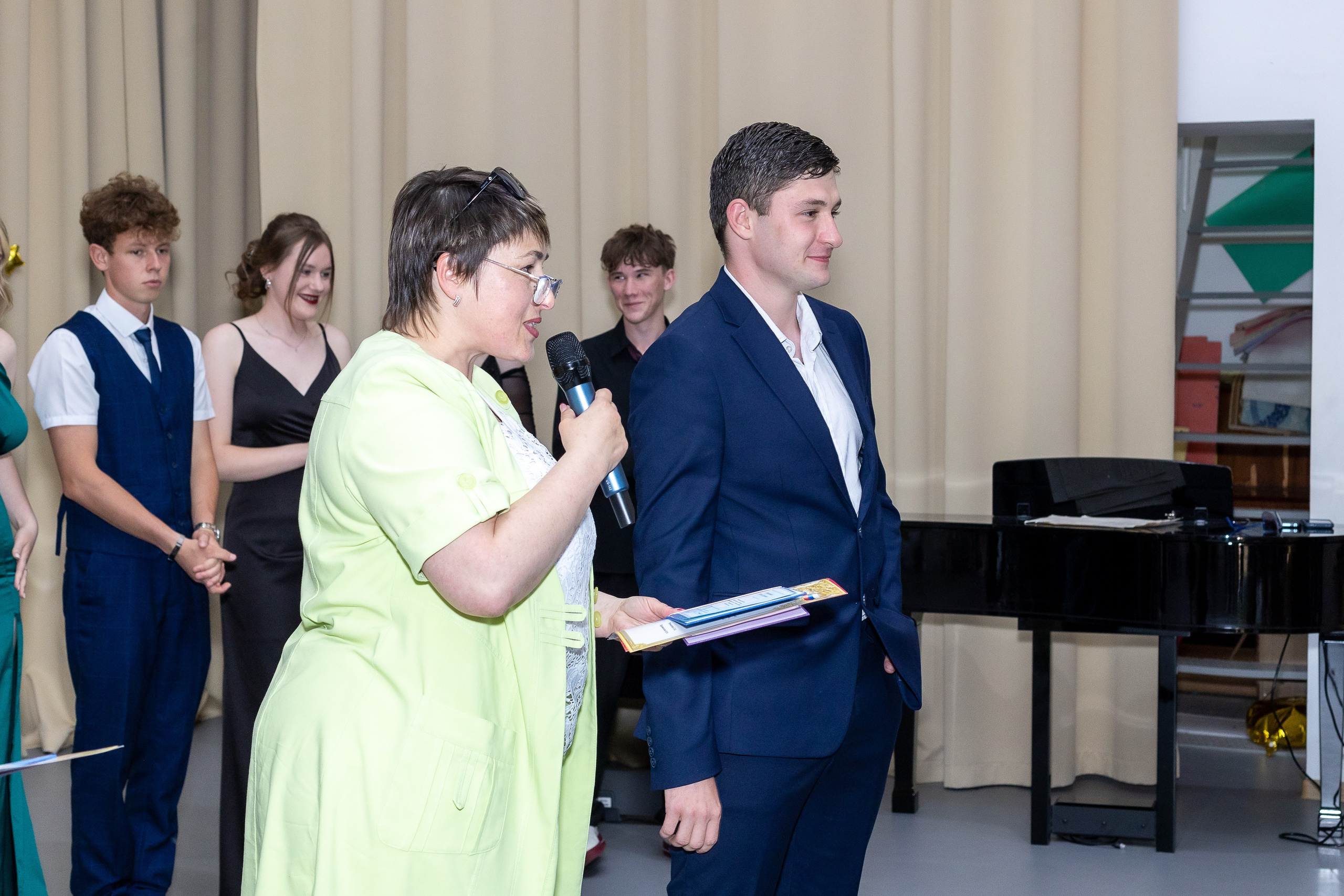 Вручение аттестата 2025. Выпускные альбомы Майкоп, Краснодар Елена Золотарева