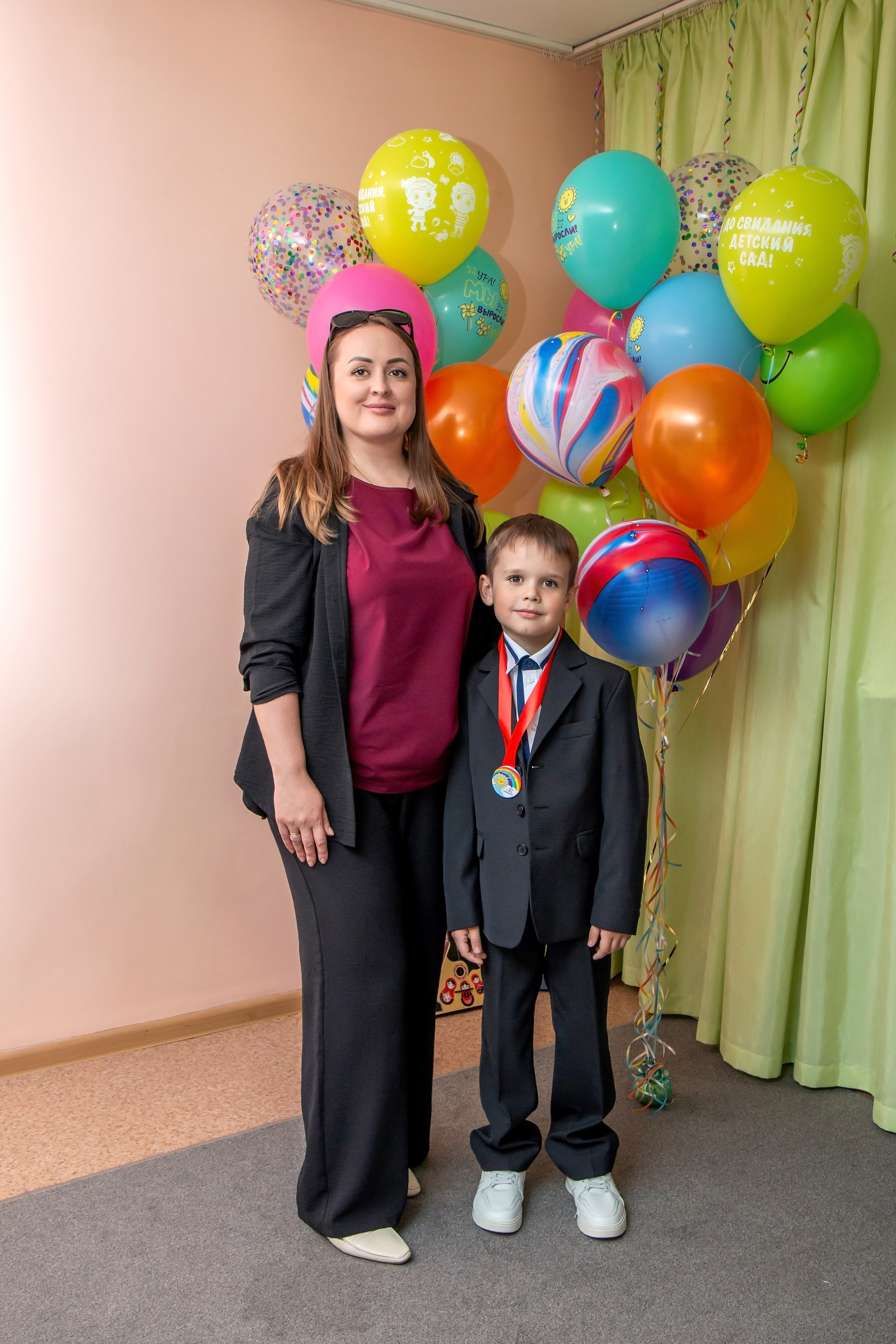 Выпускной вечер в ДС «Подснежник». Фотограф в Шелехове, лучшие выпускные альбомы в Шелехове