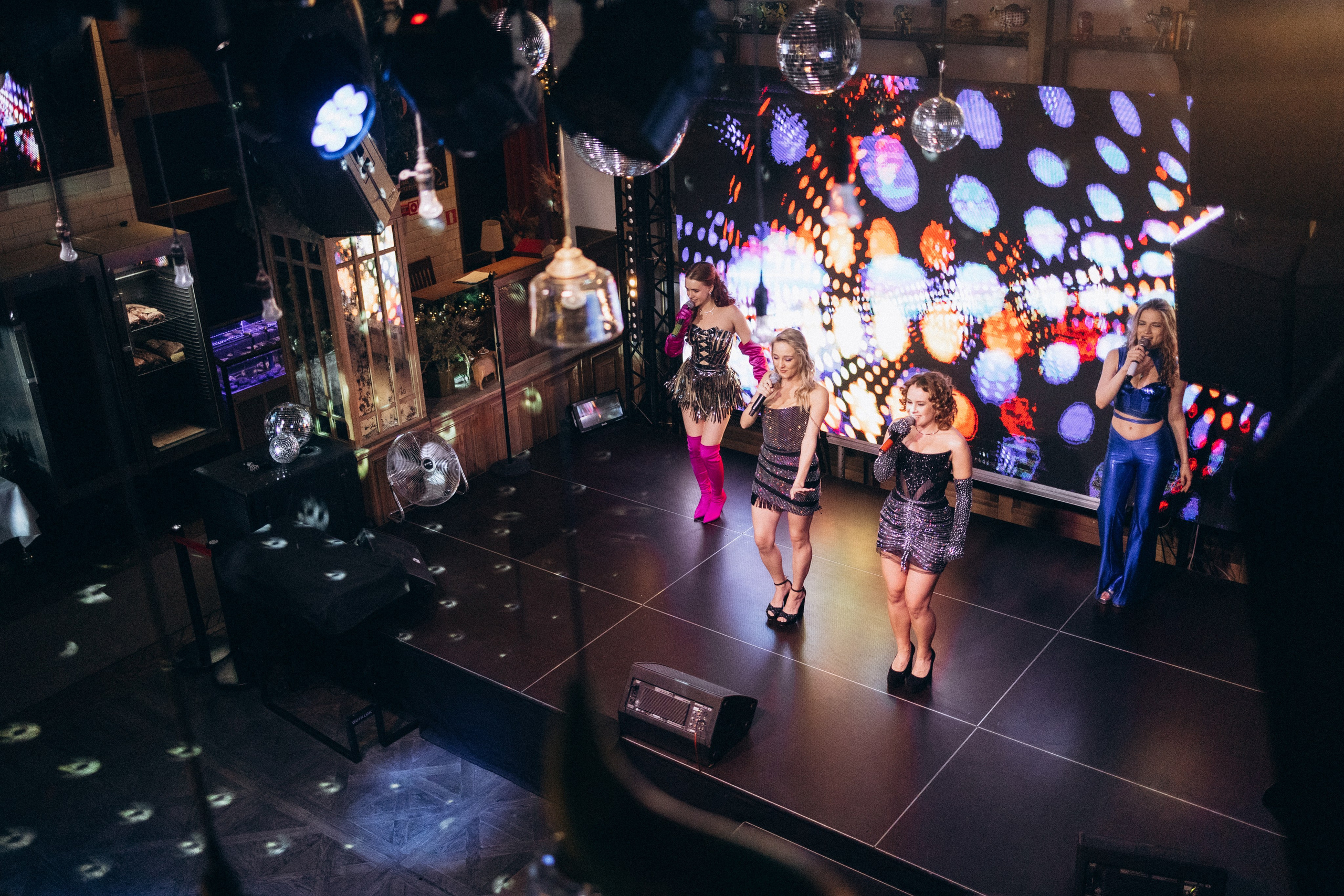 Новогодний корпоратив ресторан Рибай. Фотограф Артем Бросов в Санкт-Петербурге и Дубае