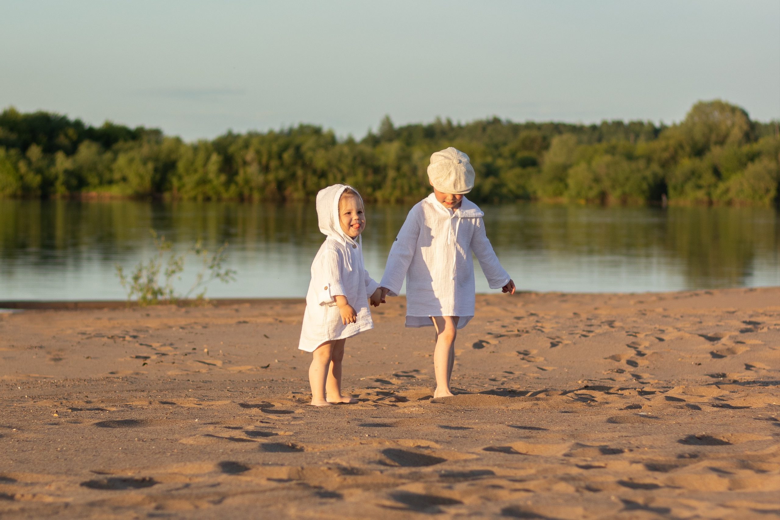 Закат море/река солнце пляж.Киров