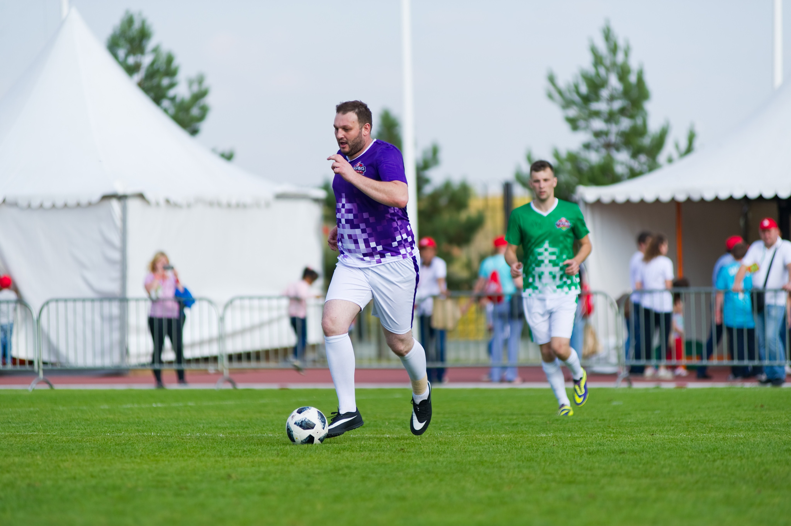 Турбофутбол (корпоративное соревнование «Пятерочки»). Репортажный фотограф и видеограф Слава Думчев. Тимбилдинги, отчетники, корпоративы
