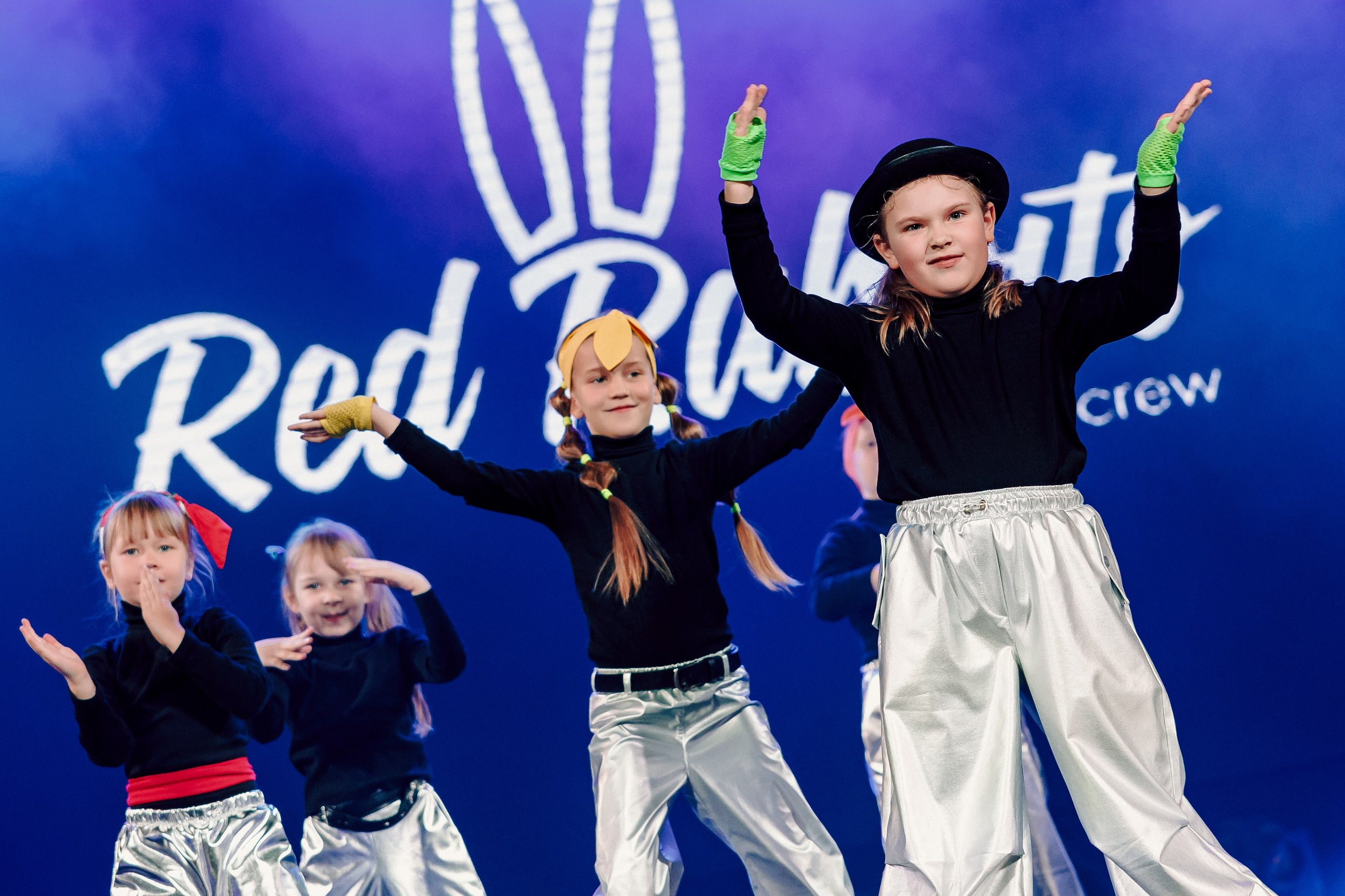 Отчётный концерт танцевальной школы «Red Rabbits» 2025. Лёшка Варзегов — фотограф