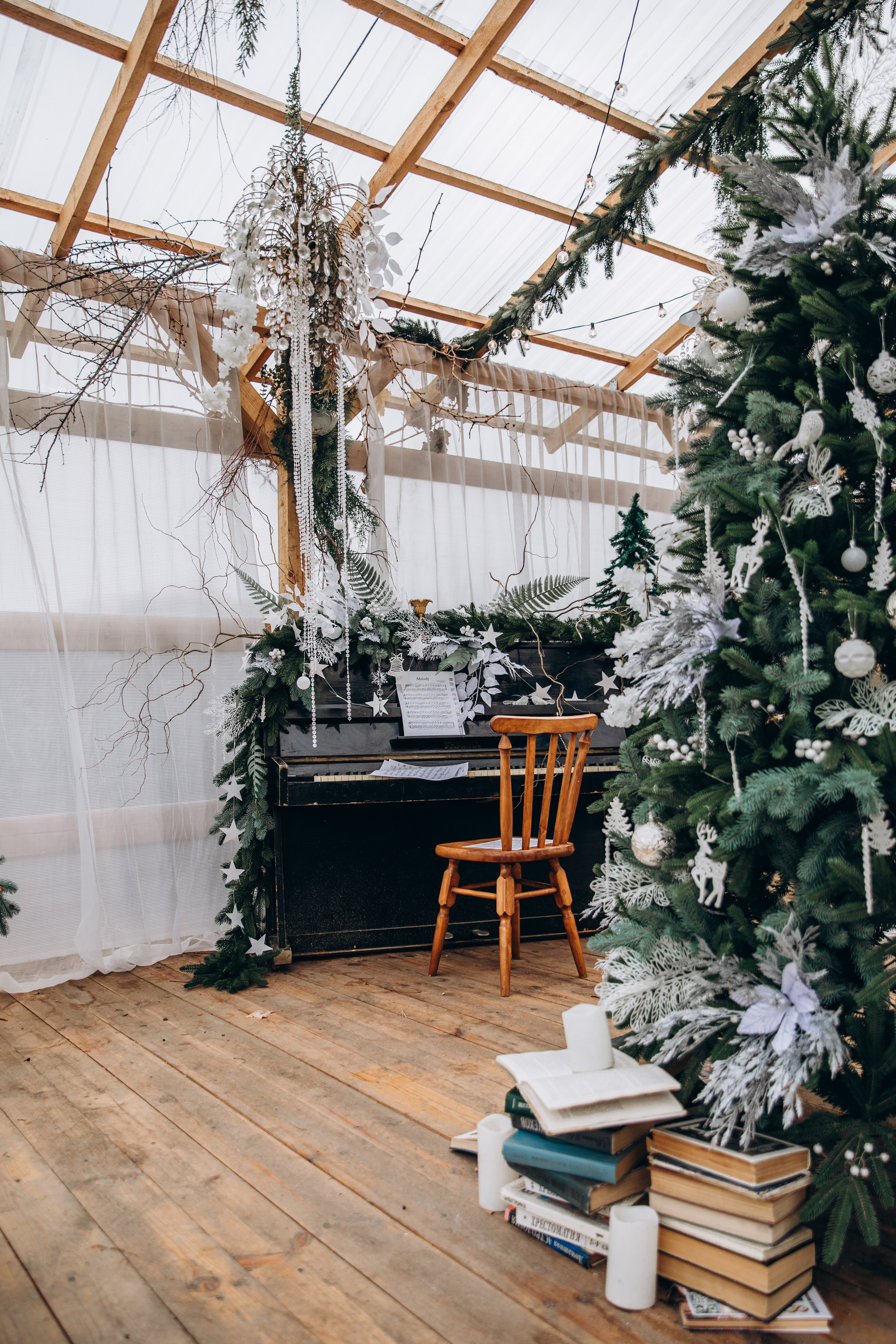 Уличная локация «Лесной дом». Фотостудия в Мариуполе «Берлога»