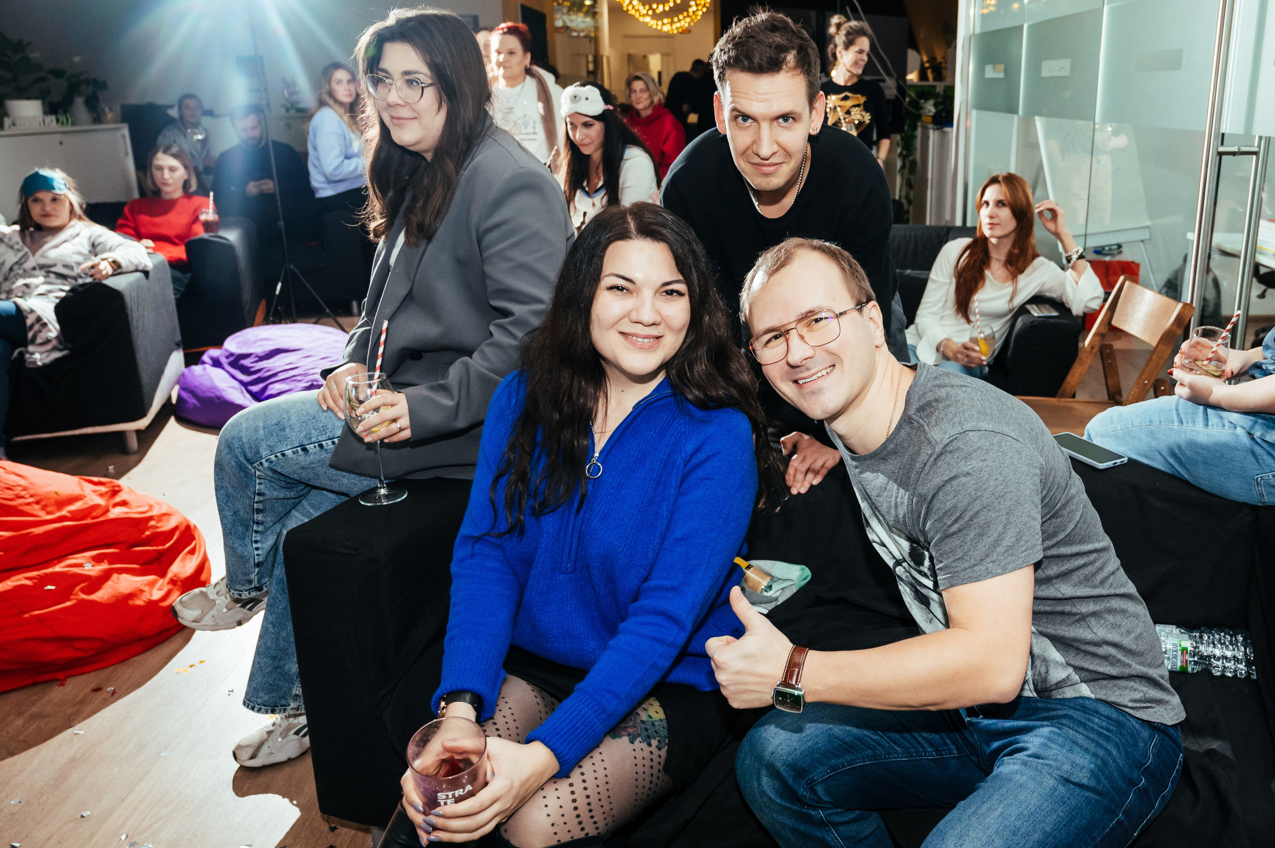 Фотосъёмка корпоратива в офисе в Санкт-Петербурге. Анастасия Петрович фотограф, фотокорреспондент в Москве и Санкт-Петербурге. Фотосъёмка репортажа, мероприятия, корпоративная съёмка, контент