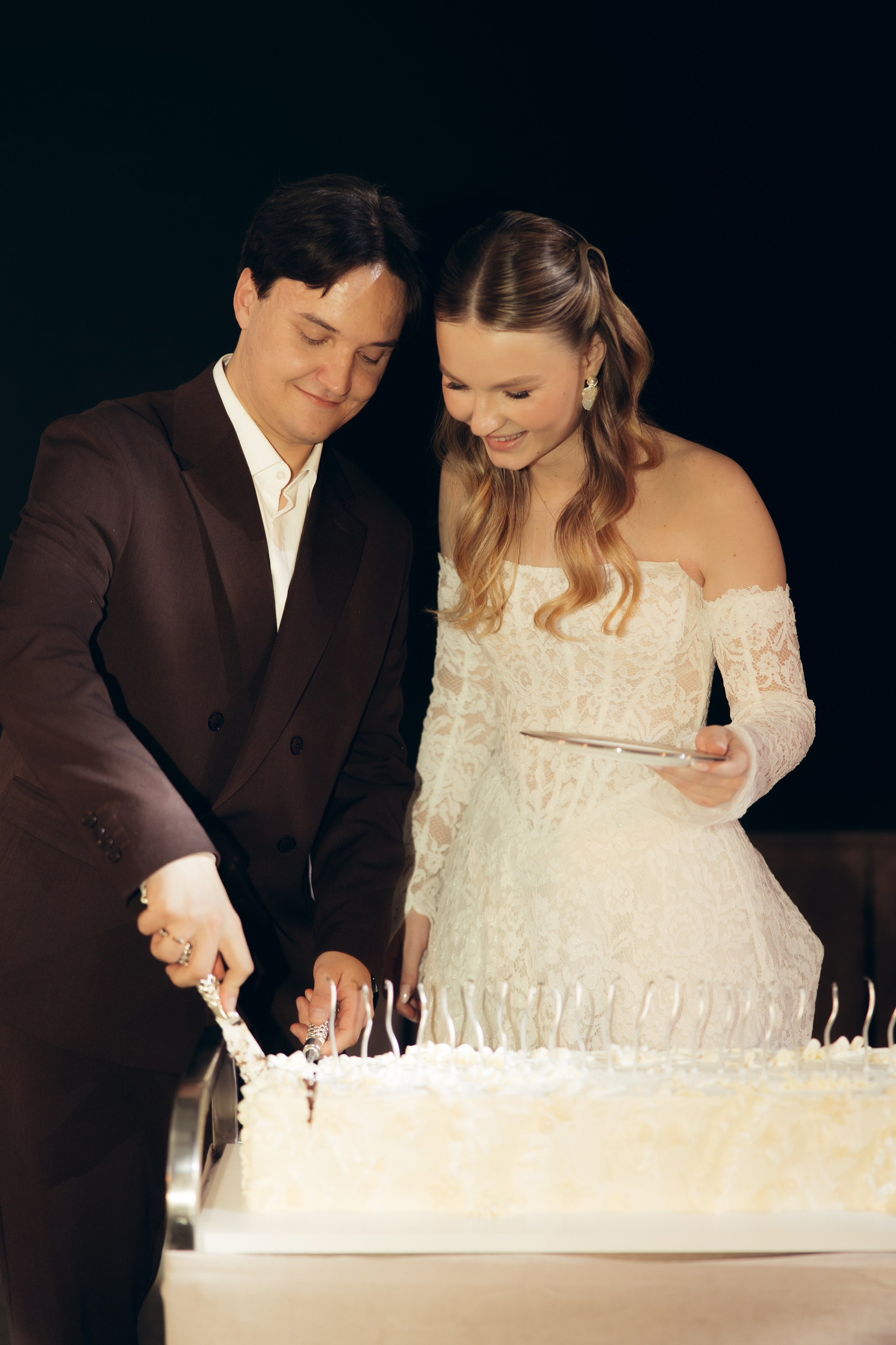 Таня и Тимур, утренние сборы в квартире и свадебный ужин. Фотограф любви в городе Казань