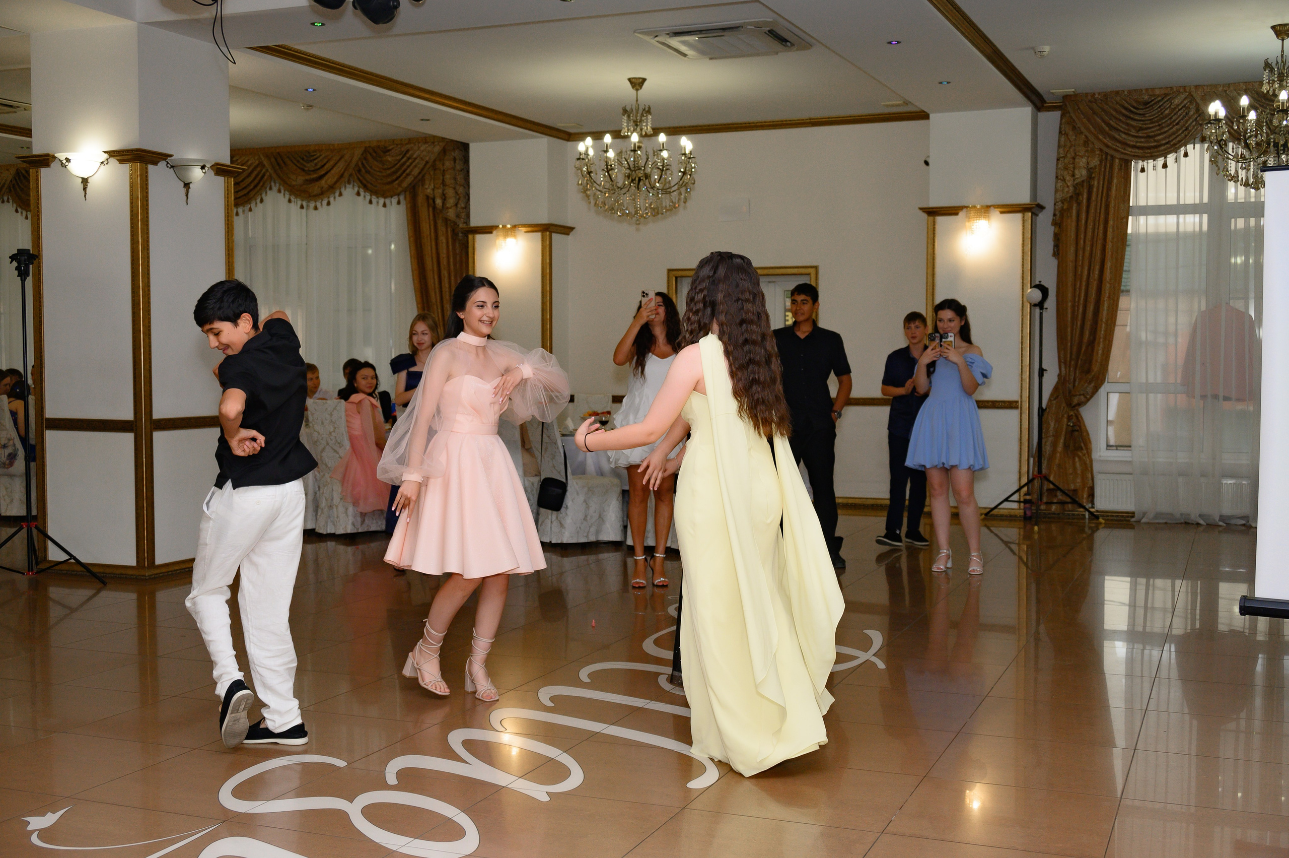 Выпускной 2025 9 кл. Семейный и детский фотограф в Новороссийске Лебедева Елена