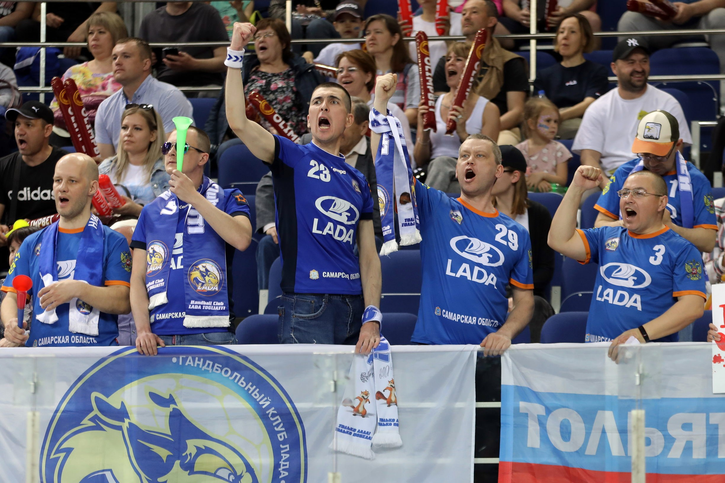 спортивная фотография, гандбол, гандбольный клуб Лада, болельщики