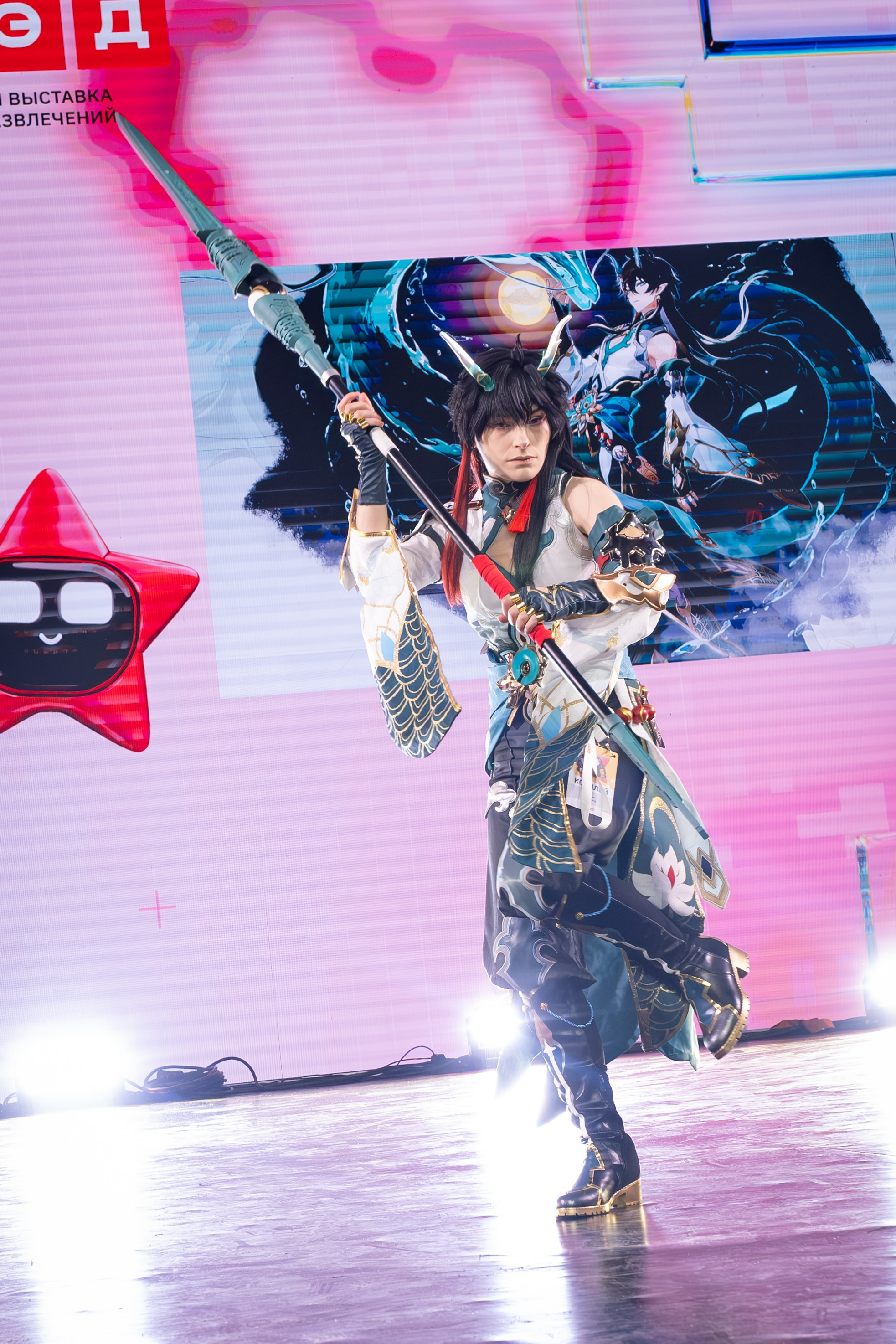 Сцена РЭД ЭКСПО 2024. Косплей фотограф