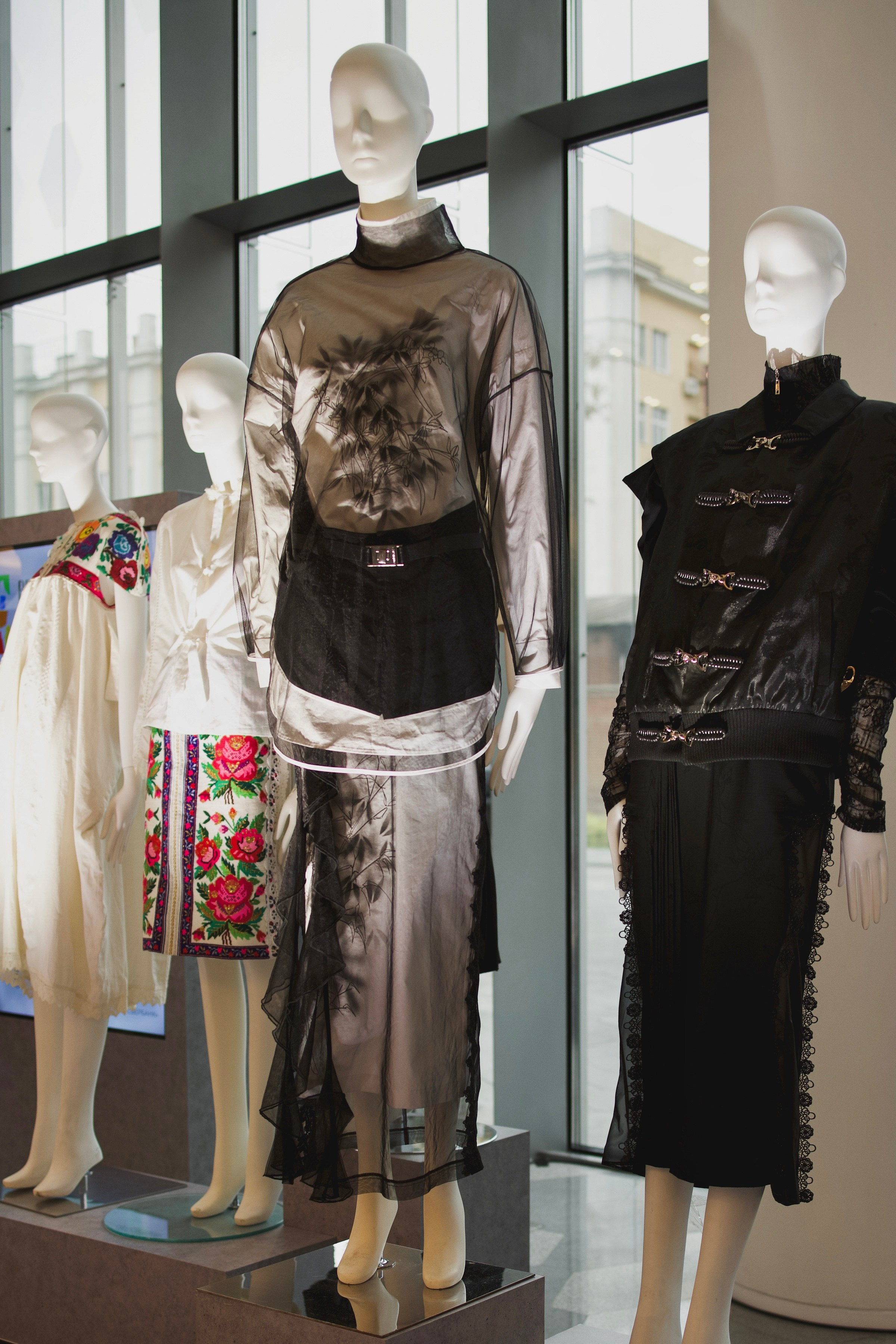 Выставка Наследие Fashion summit BRICS 2024. Фотосессии и репортаж — Фотограф в Москве — Рина Серёгина