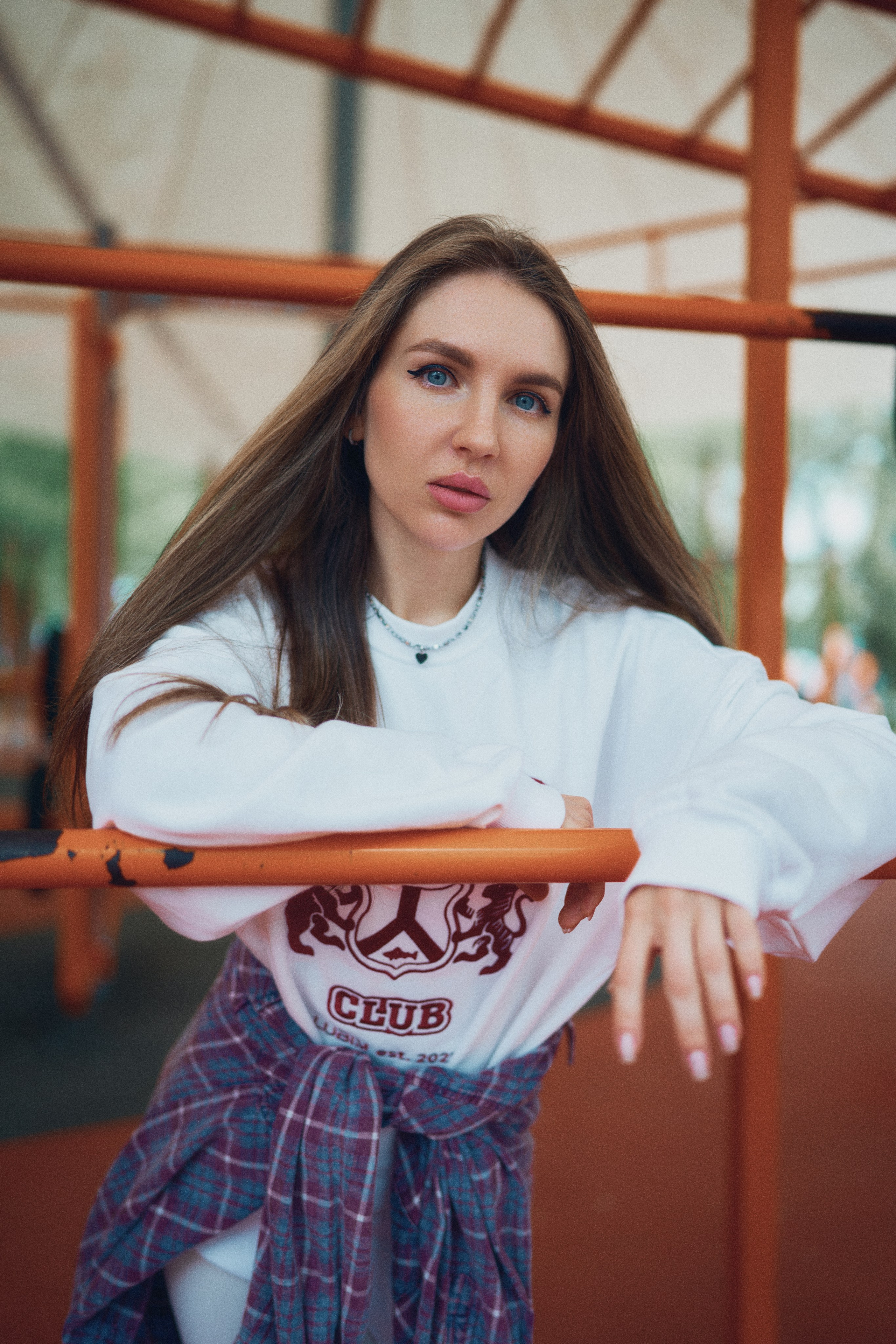 Женский портрет в городе — стиль и динамика уличной съёмки. Фотограф в Хабаровске Дмитрий Лемешков