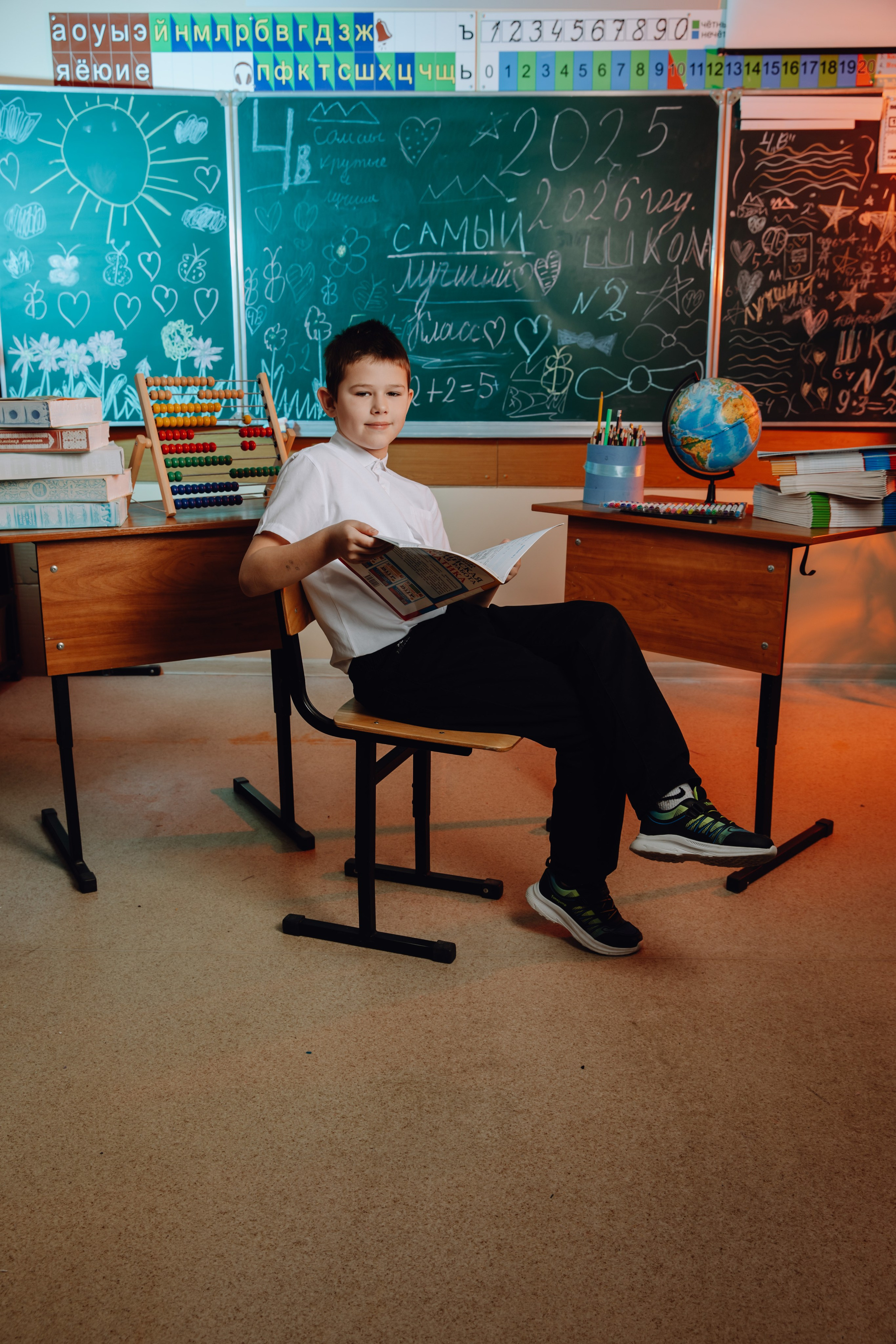 Школьные альбомы в Чернянке. Фотограф Максим Никонов