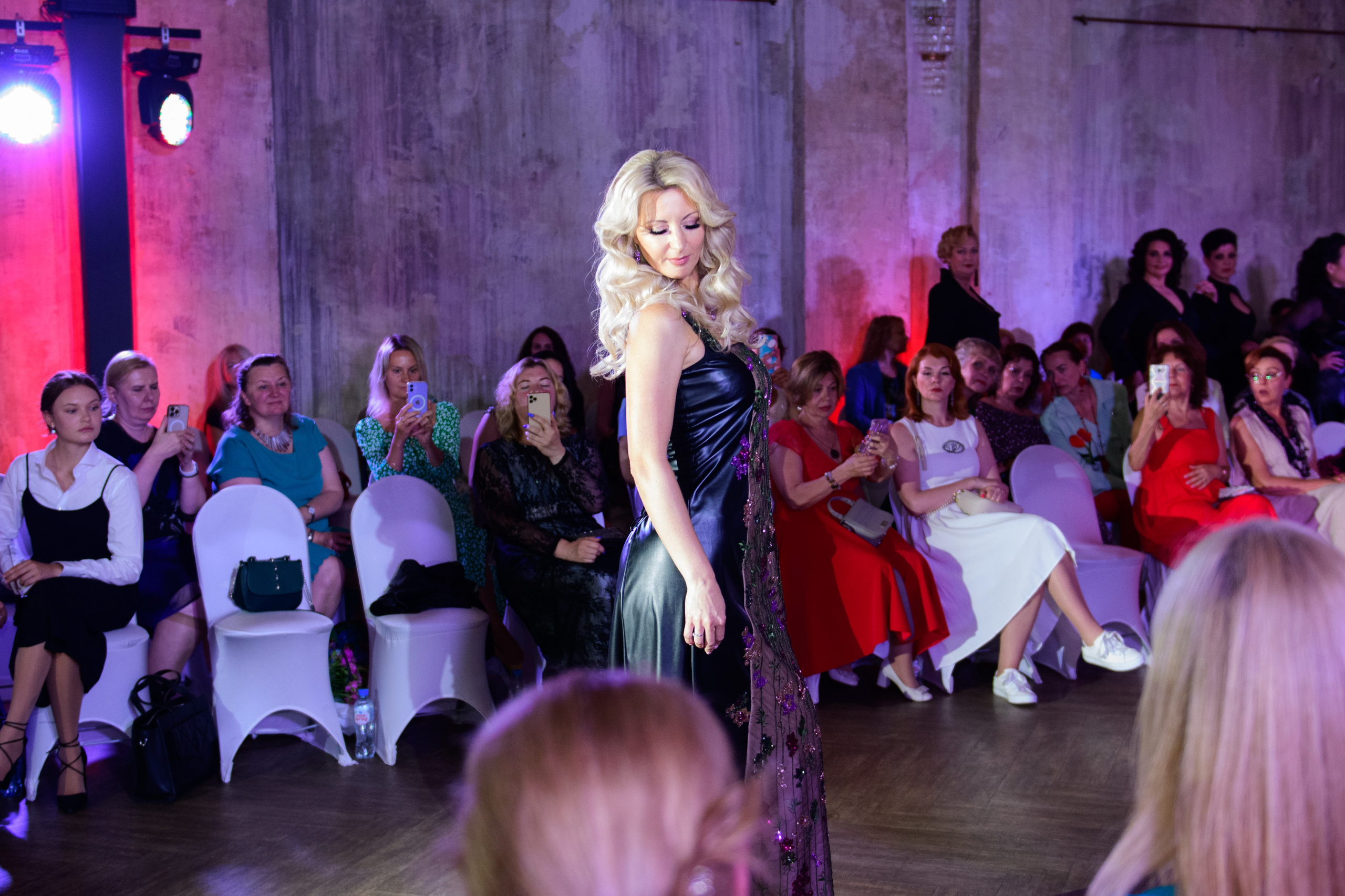 Модный показ «Аллея моды». Организация и проведение фотосъемок в Санкт-Петербурге. Фотограф Смирягин Илья