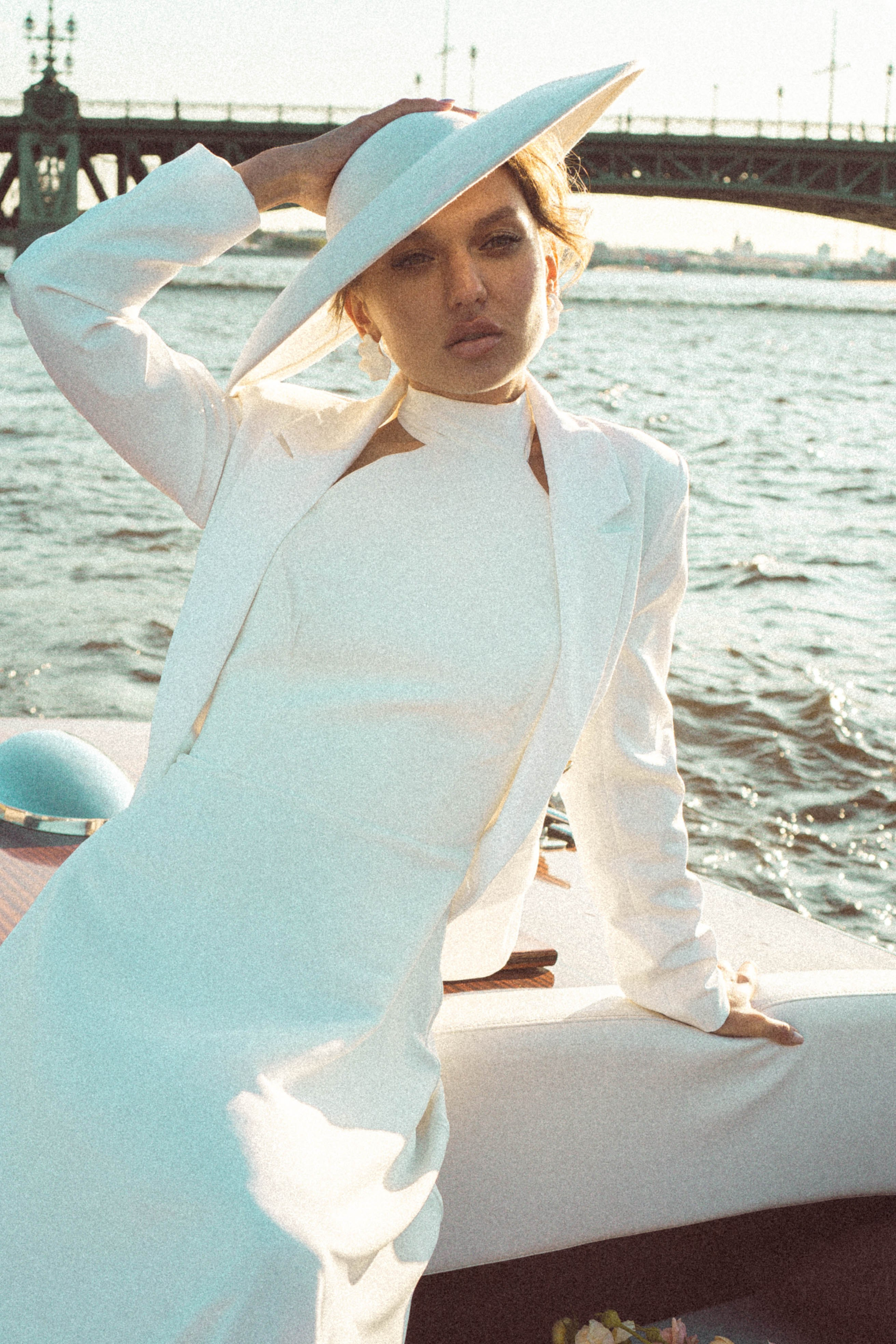 СВАДЕНБНАЯ СЬЕМКА НА КАТЕРЕ ПО КАНАЛАМ САНКТ-ПЕТЕРБУРГА И В АКВАТОРИИ НЕВЫ. Профессиональный фотограф, Санкт-Петербург — Виктория Богомолова