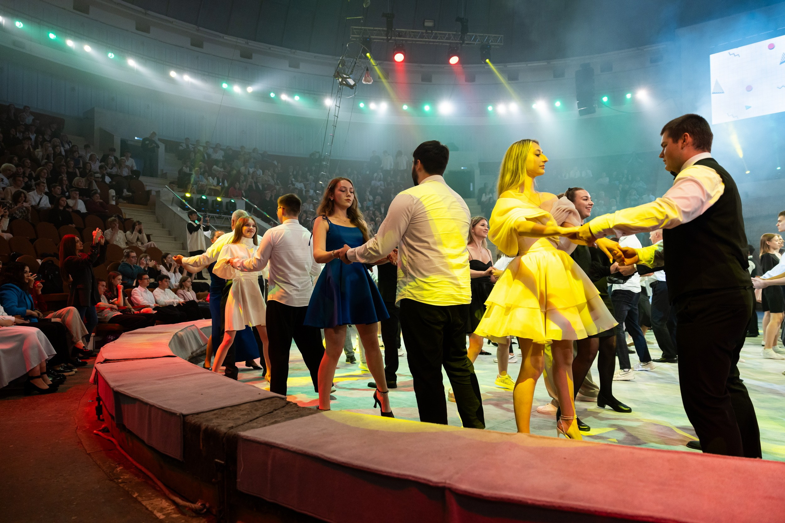 Городской бал выпускников (24 июня 2025). Репортажный фотограф Алексей Пирязев