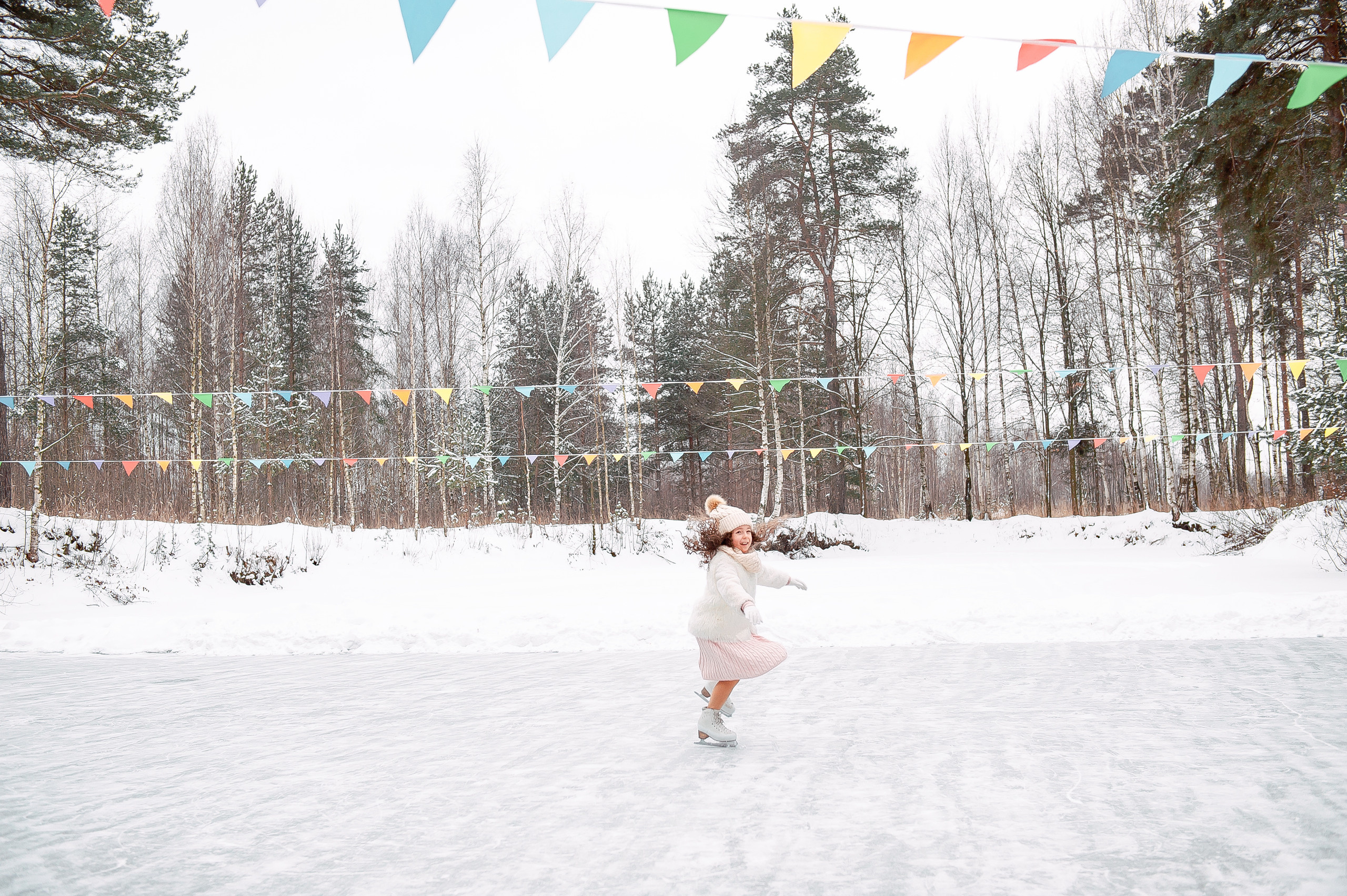 Подружки Амелия и Оливия на катке, МО, Ногинск, Шале. Свадебный и семейный фотограф Виктория Носачёва. Щелково, Москва и МО