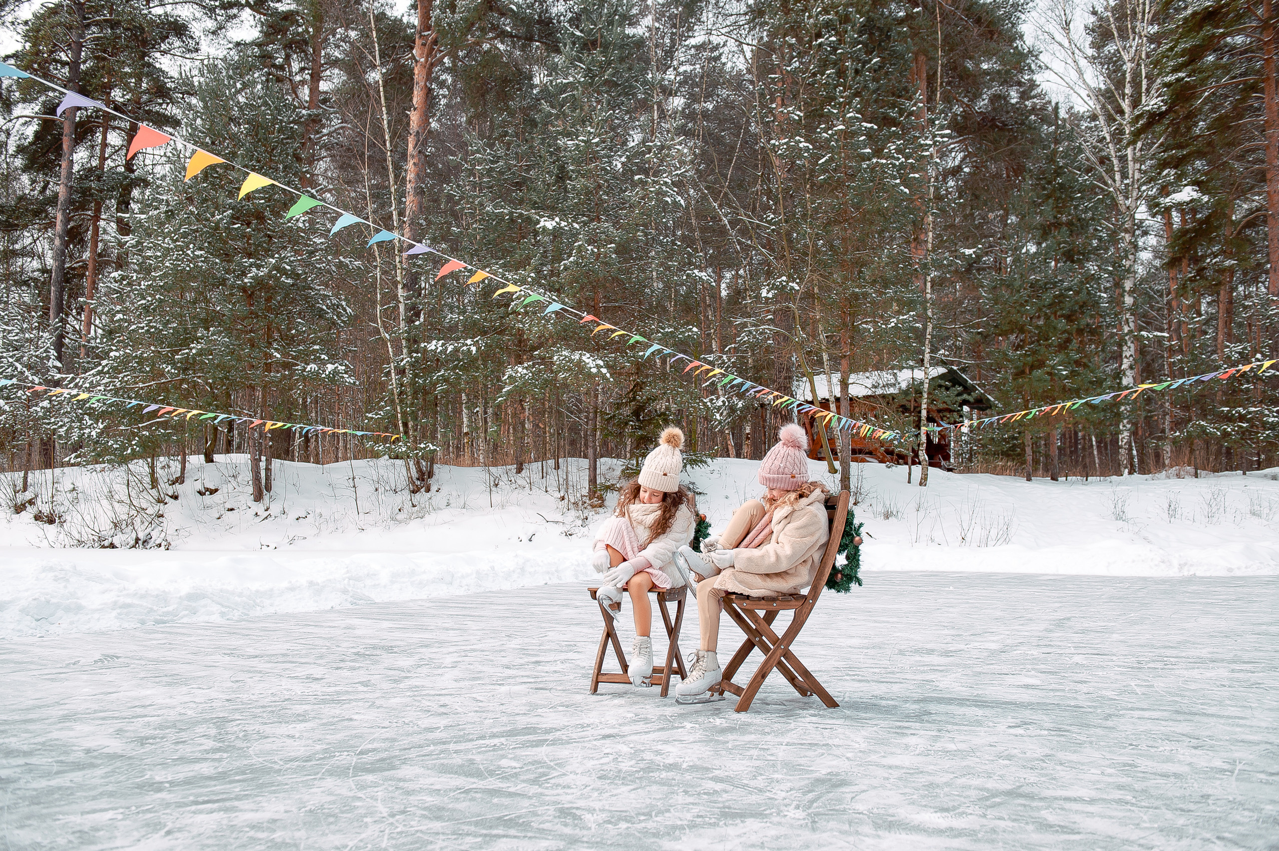 Подружки Амелия и Оливия на катке, МО, Ногинск, Шале. Свадебный и семейный фотограф Виктория Носачёва. Щелково, Москва и МО