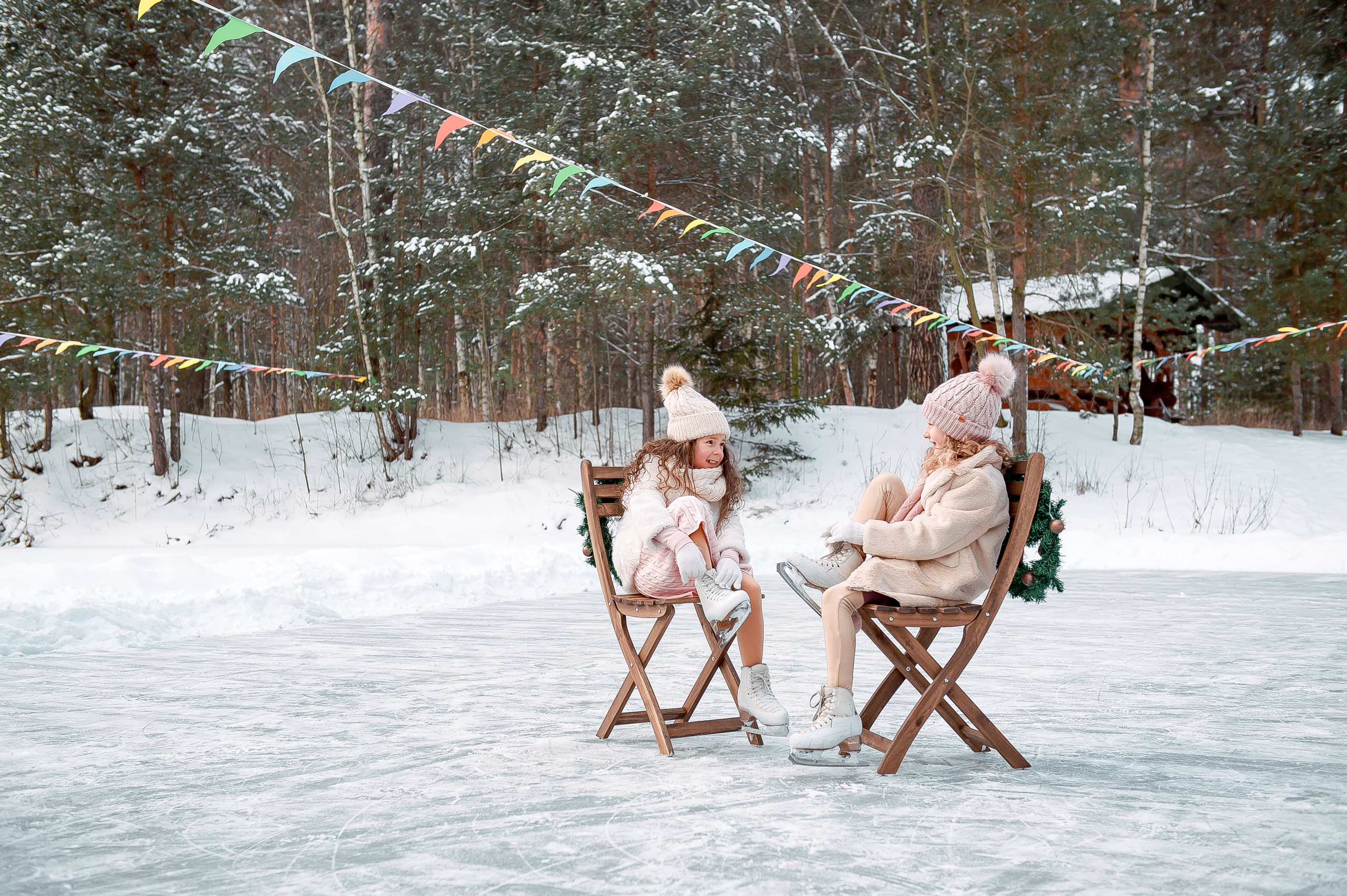 Подружки Амелия и Оливия на катке, МО, Ногинск, Шале. Свадебный и семейный фотограф Виктория Носачёва. Щелково, Москва и МО