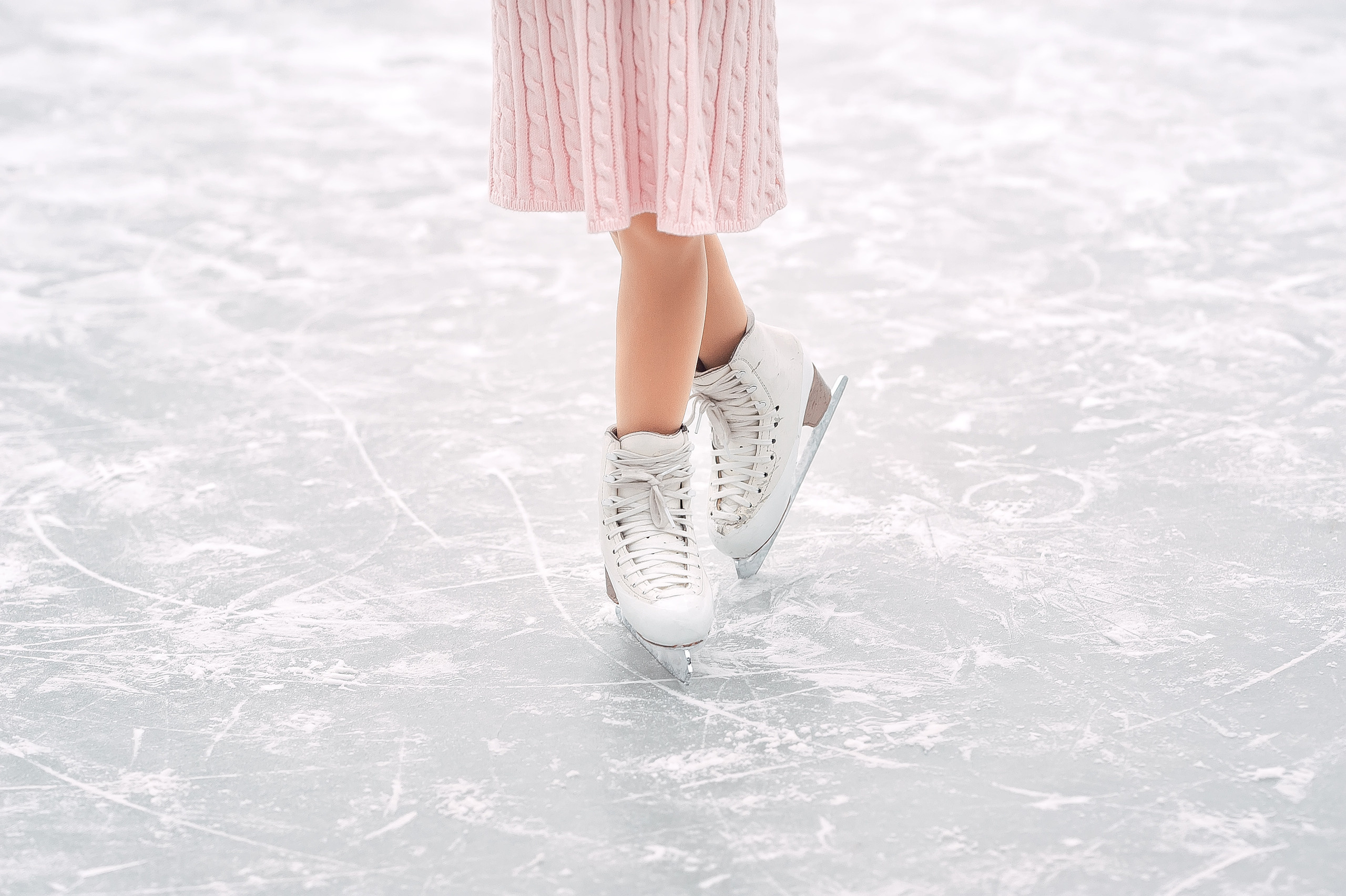 Подружки Амелия и Оливия на катке, МО, Ногинск, Шале. Свадебный и семейный фотограф Виктория Носачёва. Щелково, Москва и МО