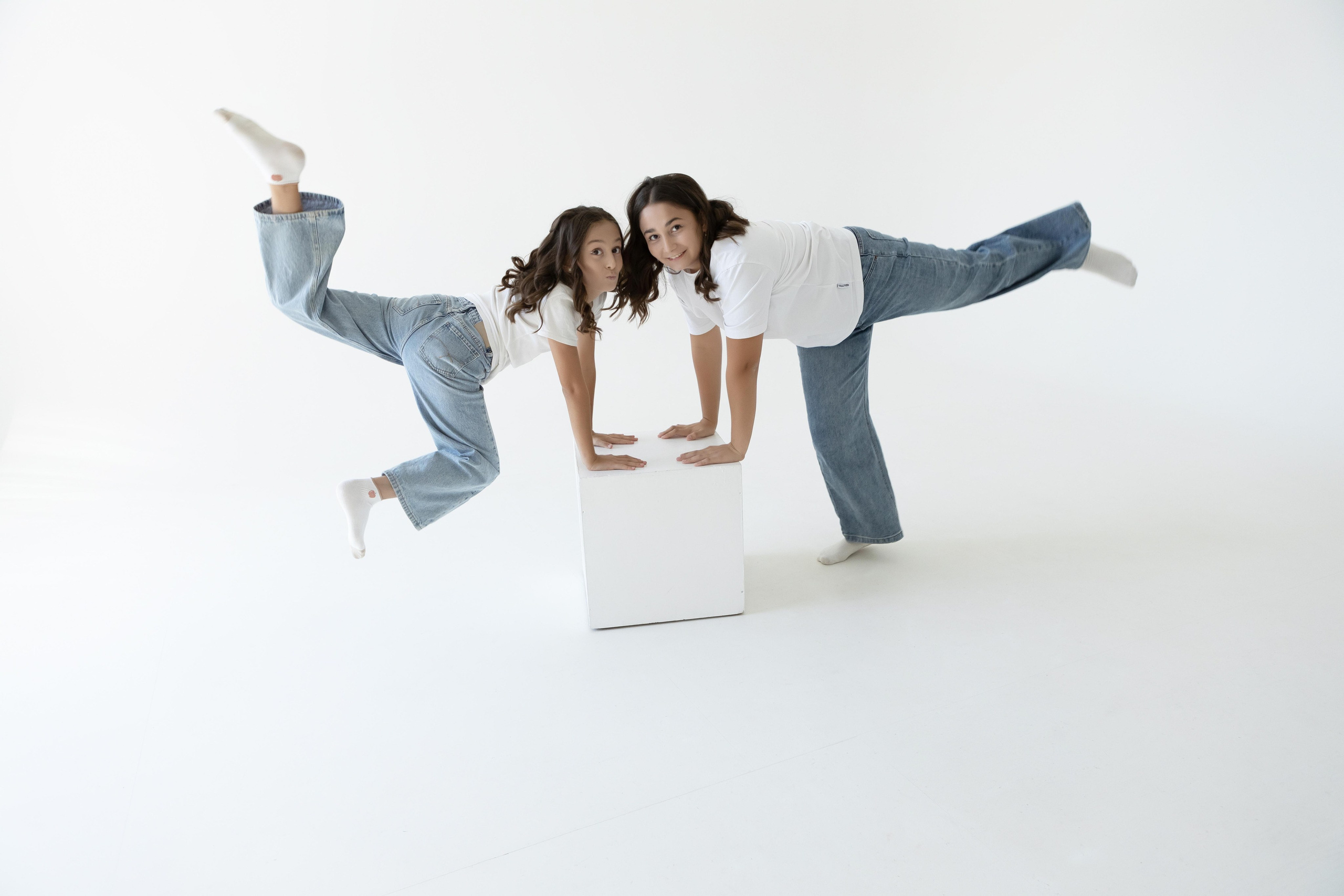 Сестры в студии. Семен Соколов