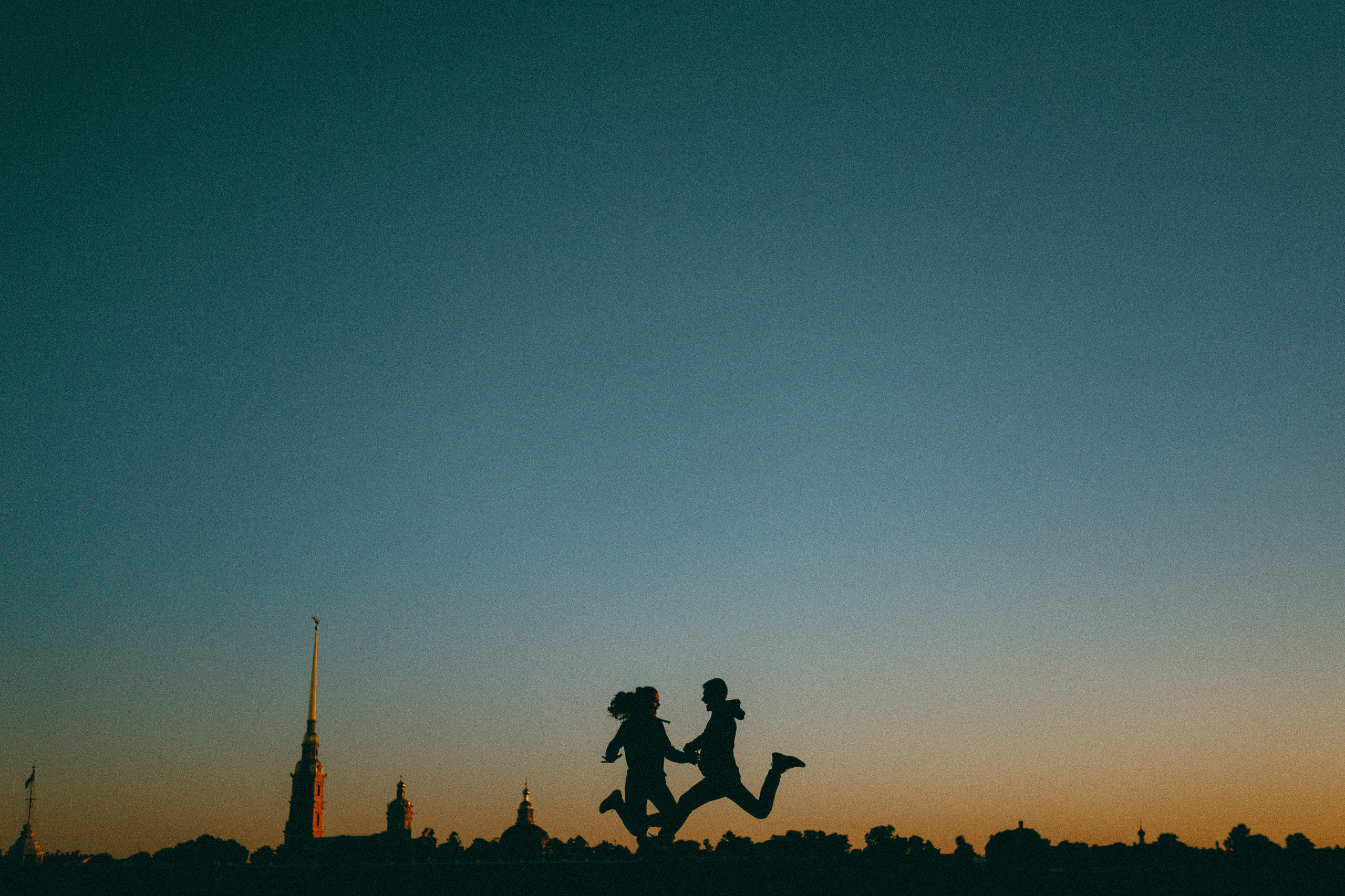 Разводные мосты, живые каменные львы. Свадебный и семейный фотограф в Санкт-Петербурге и Москве