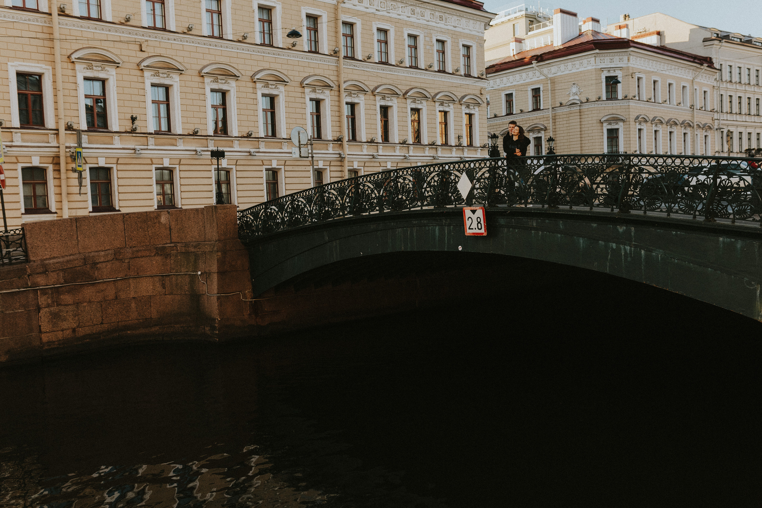 Разводные мосты, живые каменные львы. Свадебный и семейный фотограф в Санкт-Петербурге и Москве