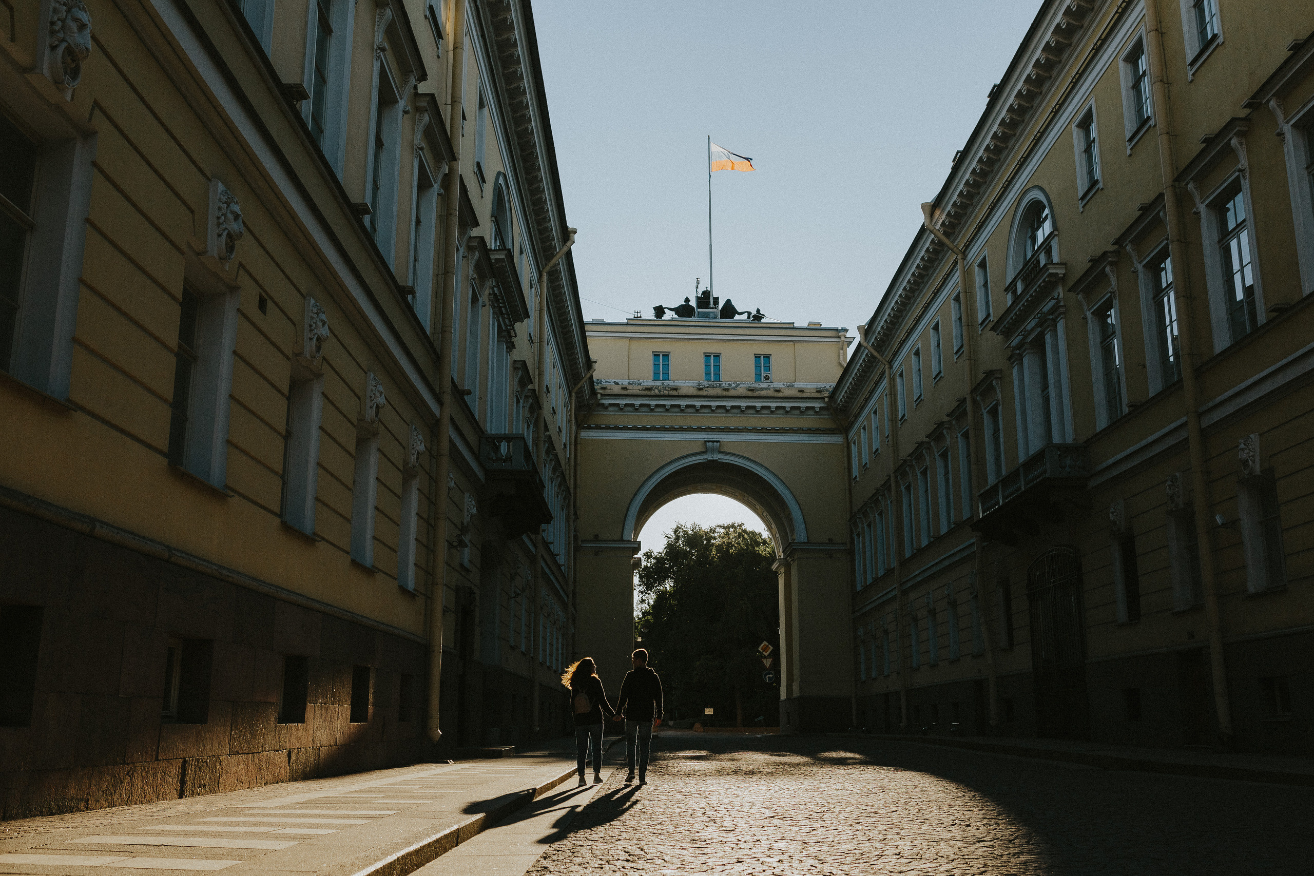 Разводные мосты, живые каменные львы. Свадебный и семейный фотограф в Санкт-Петербурге и Москве