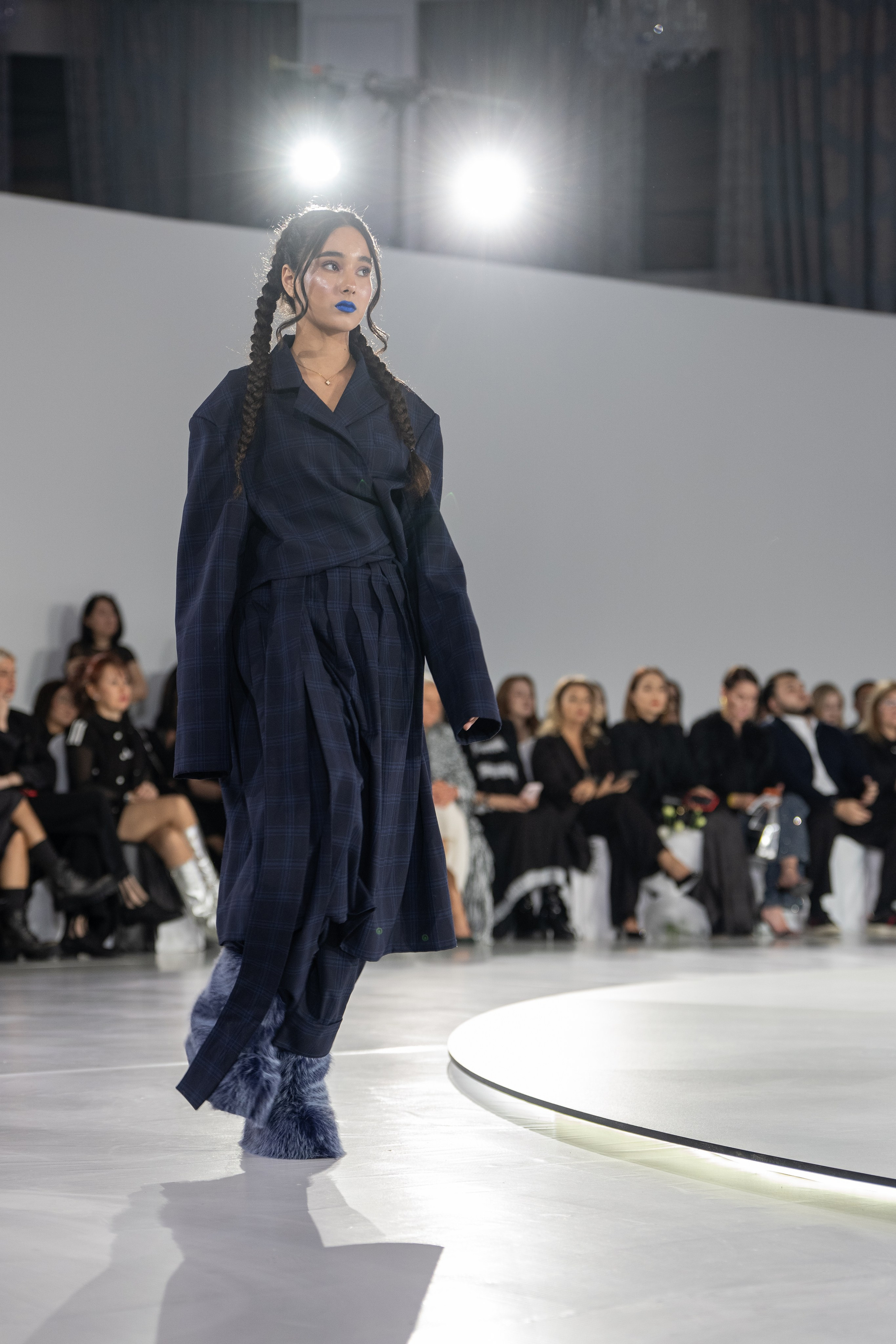 Брэнд Yang Lain. Сайт Алматинского НЮ АРТ, будуар и фэшн фотографа Дениса Карпенко